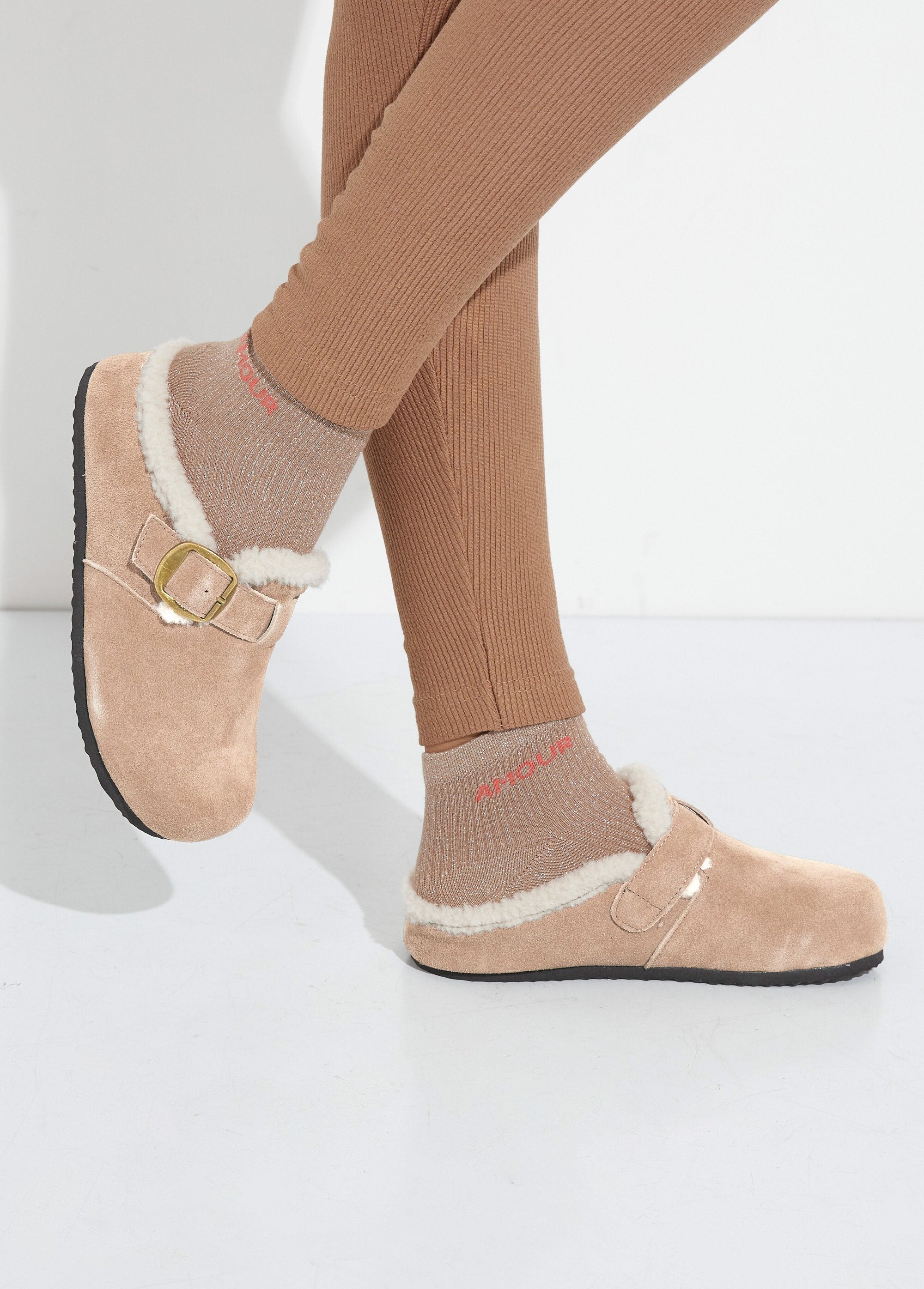 Socas_em_camurça,_forro_em_pele_Taupe_SF1_slim