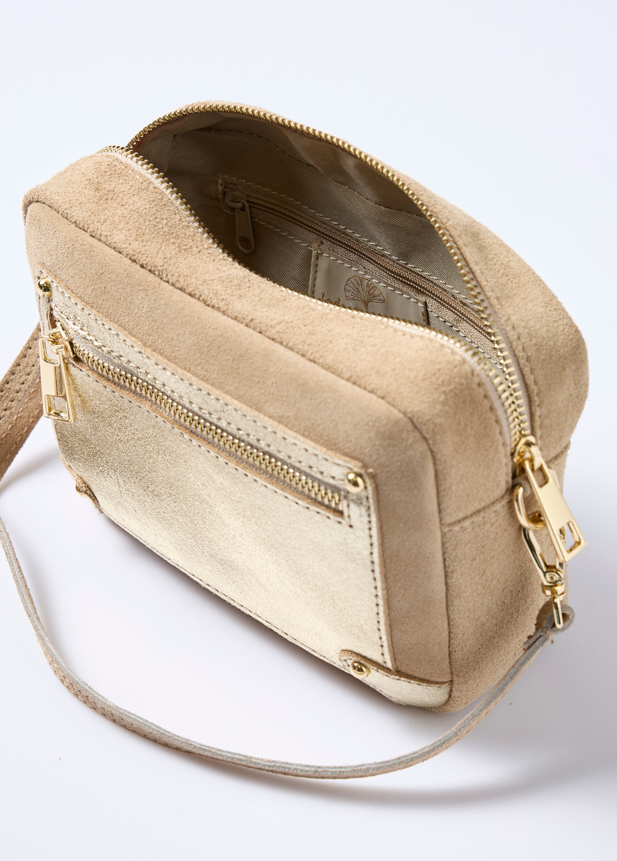 Bolsa_retangular_em_nobuck_e_couro_metalizado_Beige_et_dore_DE1_slim