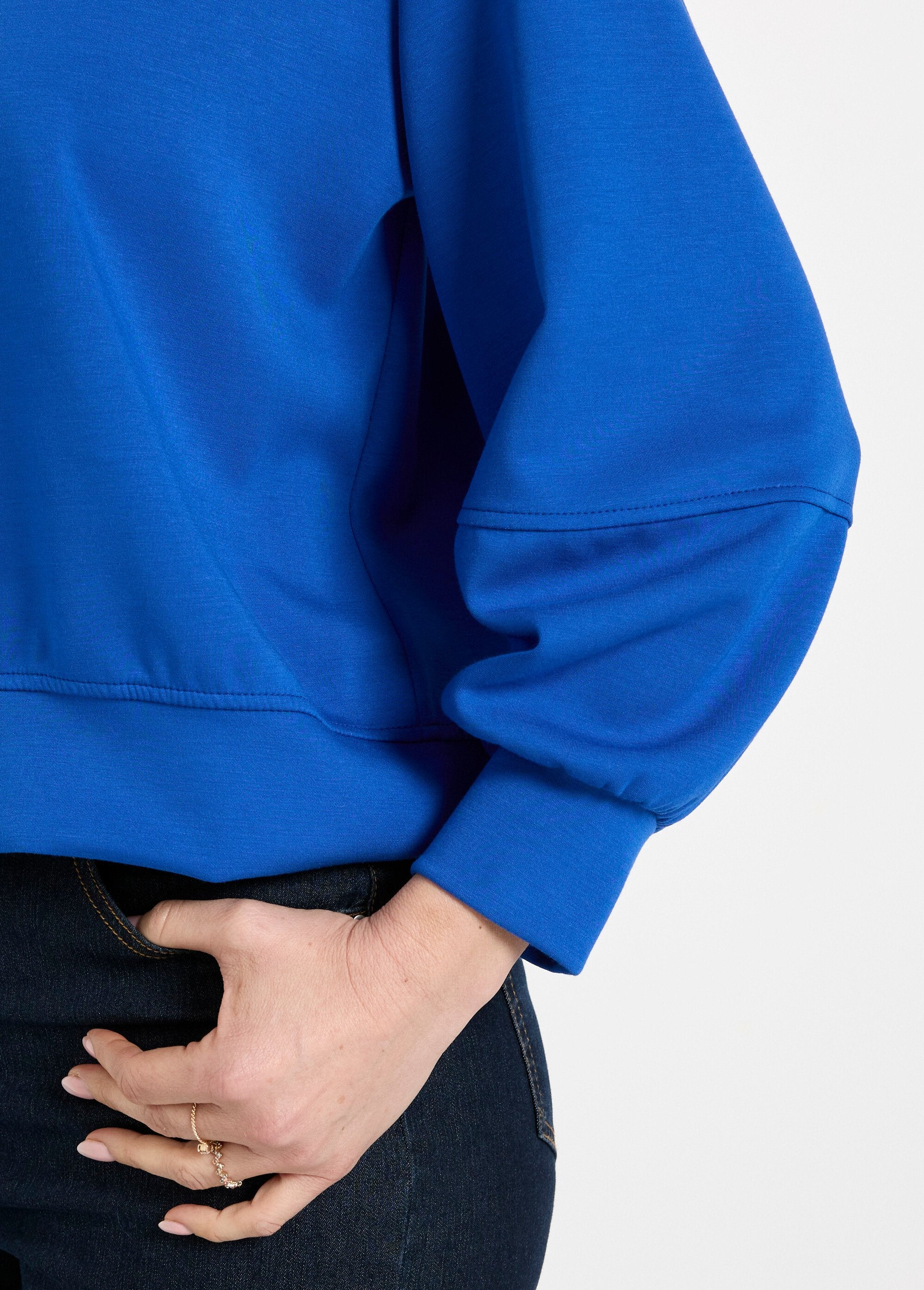 Moletom_curto_de_malha_macia_com_gola_redonda_Bleu_vif_DE1_slim