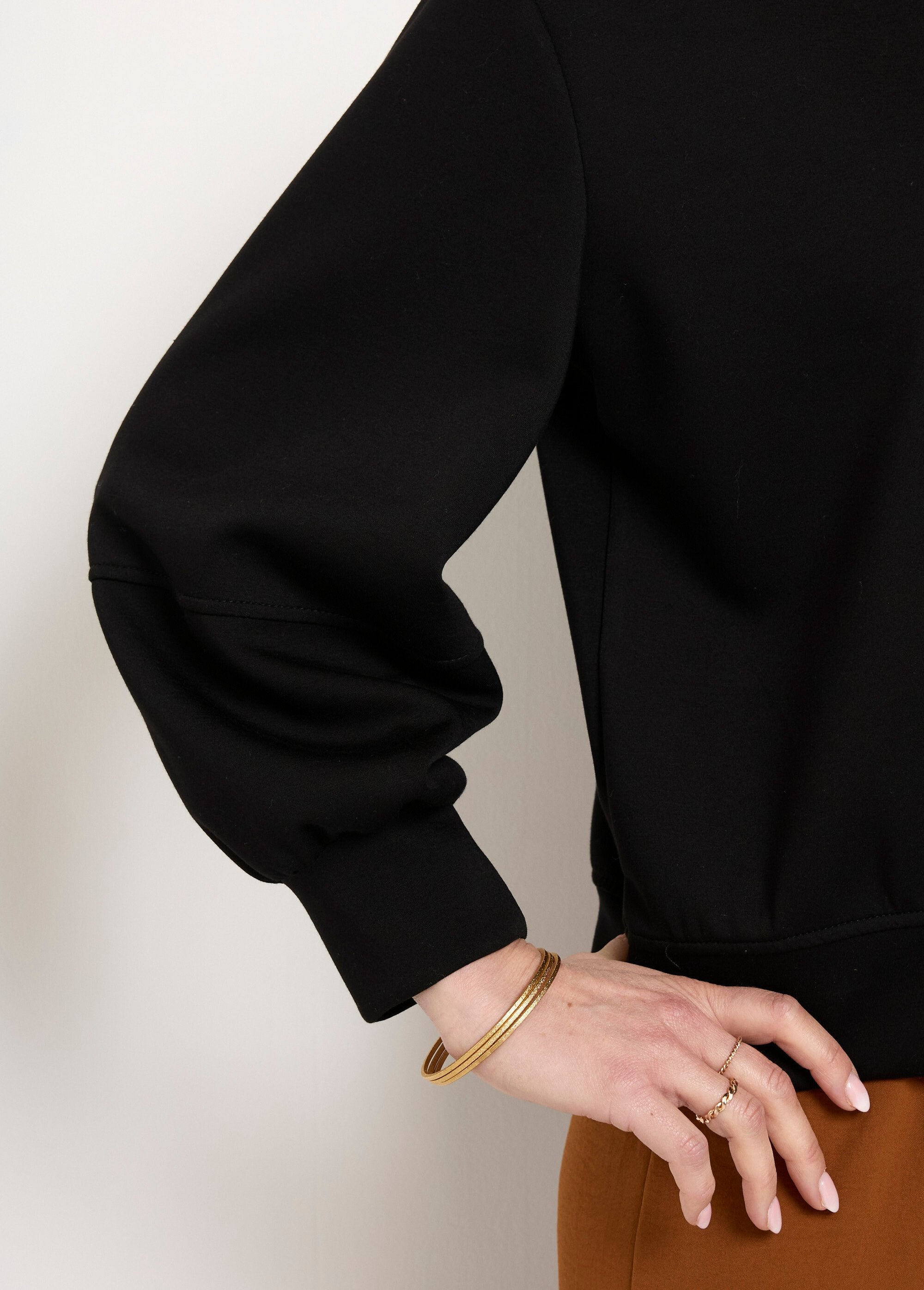 Camisola_de_malha_macia_com_gola_redonda_Noir_DE1_slim