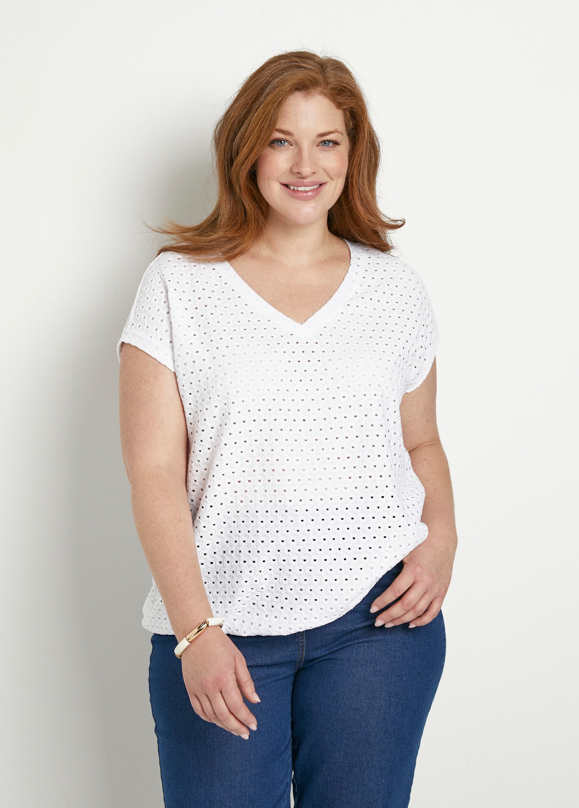Camiseta_solta_com_blusa_curta_lisa_decote_em_V_Blanc_FA1_curvy