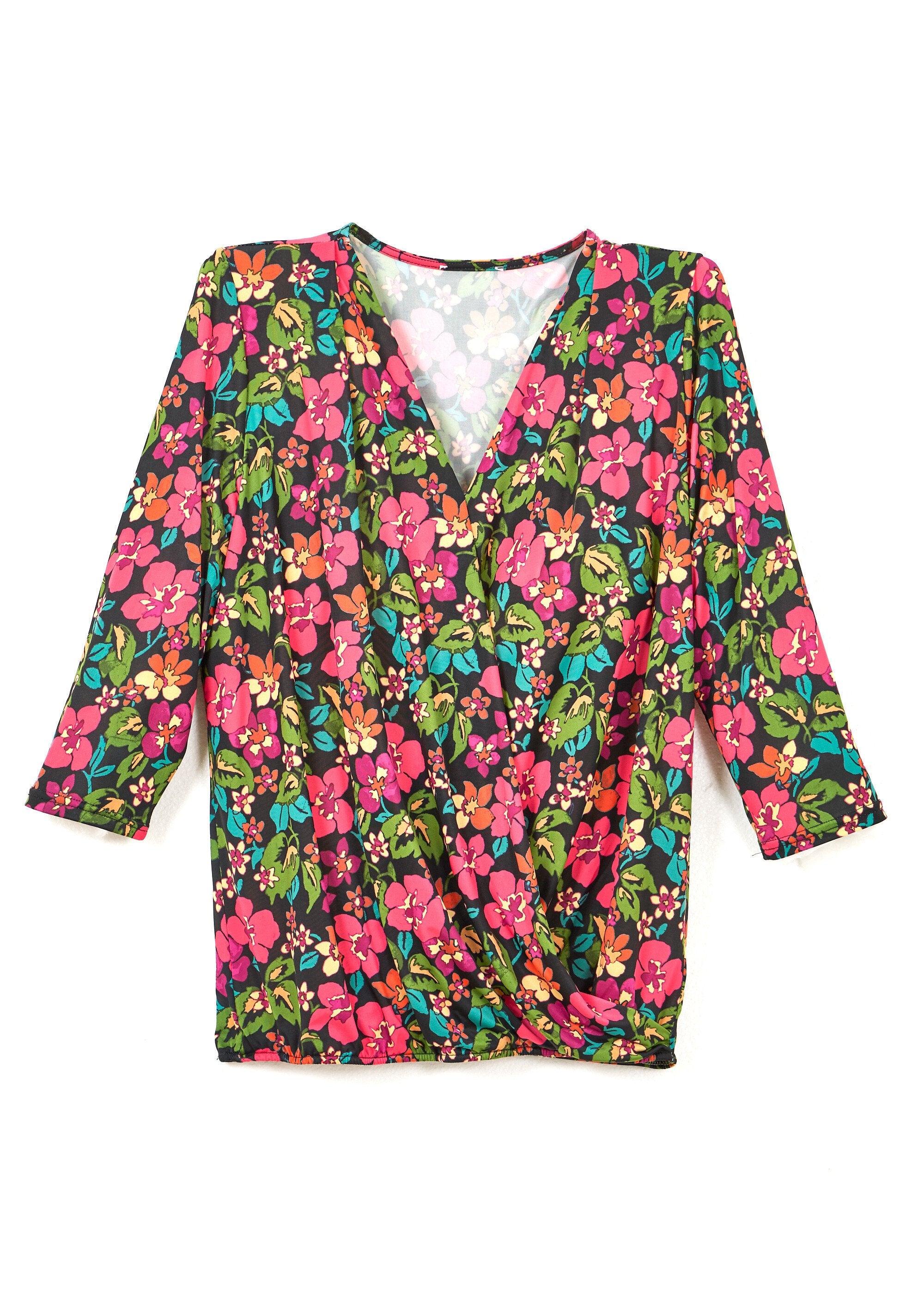 Camiseta_blusa_envolvente_floral_Noir_et_fuchsia_AP1_slim