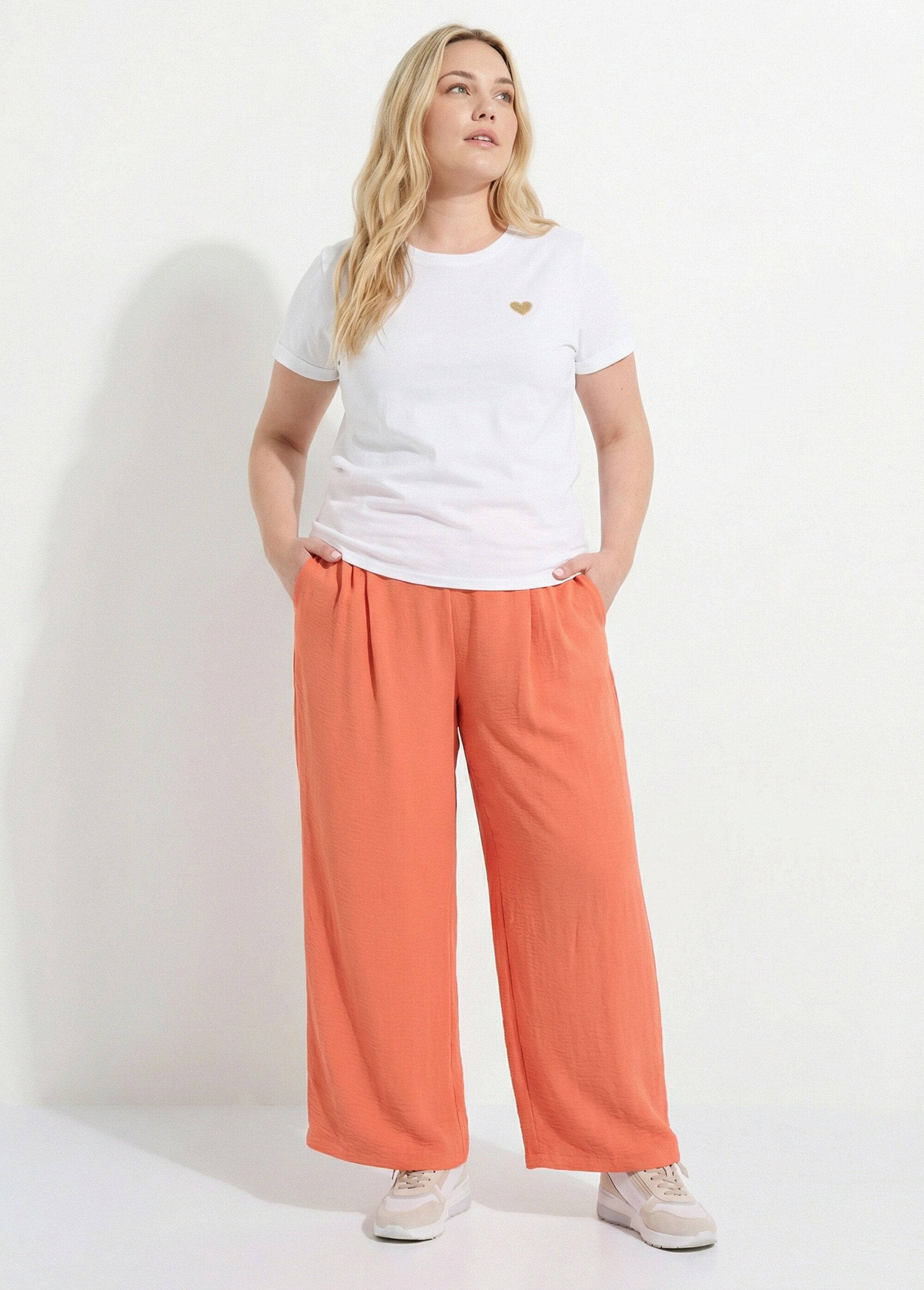 T-shirt_col_rond_avec_broderie_coeur_Blanc_et_dore_SF1_curvy