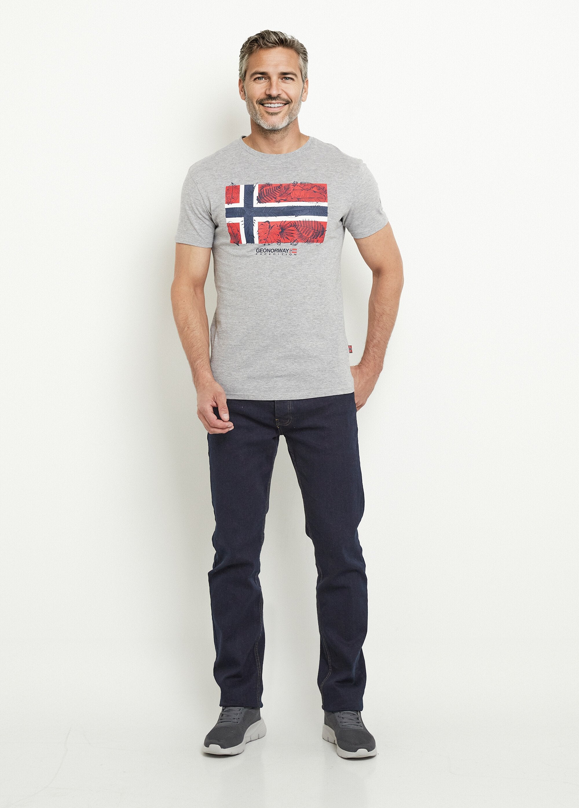 Camiseta_gola_redonda_com_bandeira_exótica_Gris_SF1_slim