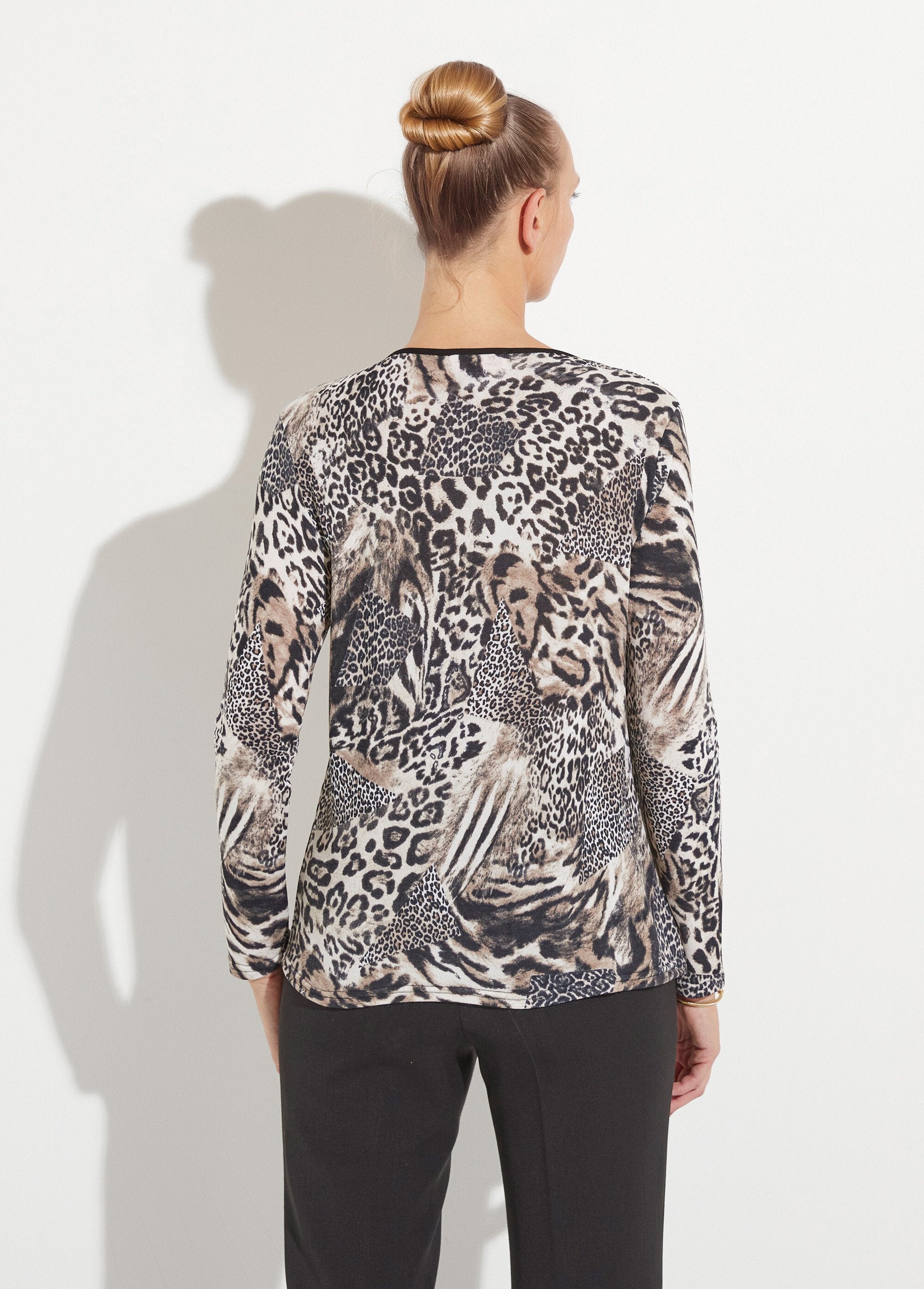 T-shirt_com_gola_redonda_estampada_com_retalhos_de_pele_de_animais_Beige_et_noir_DO1_slim