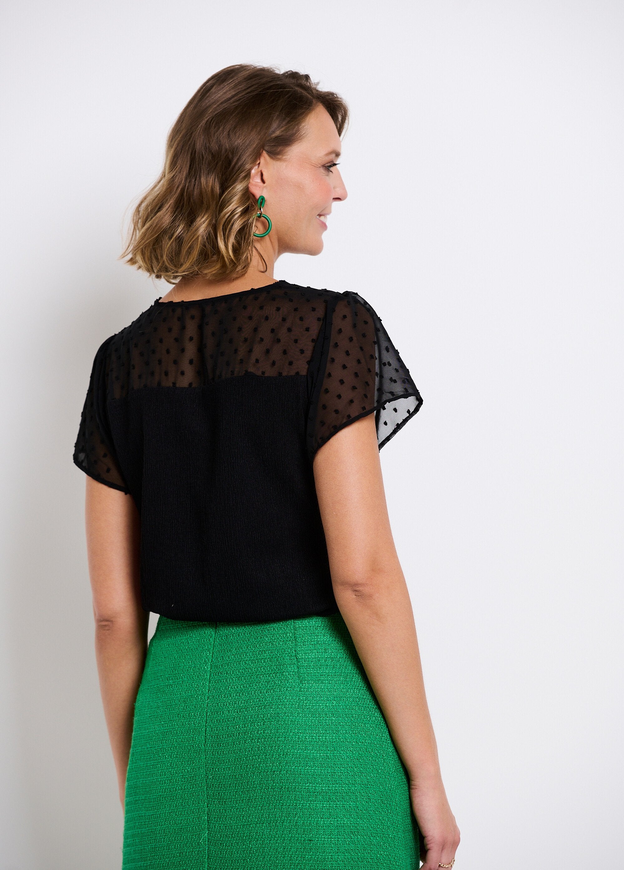 T-shirt_de_manga_curta_com_decote_em_V_com_penas_Noir_DO1_slim