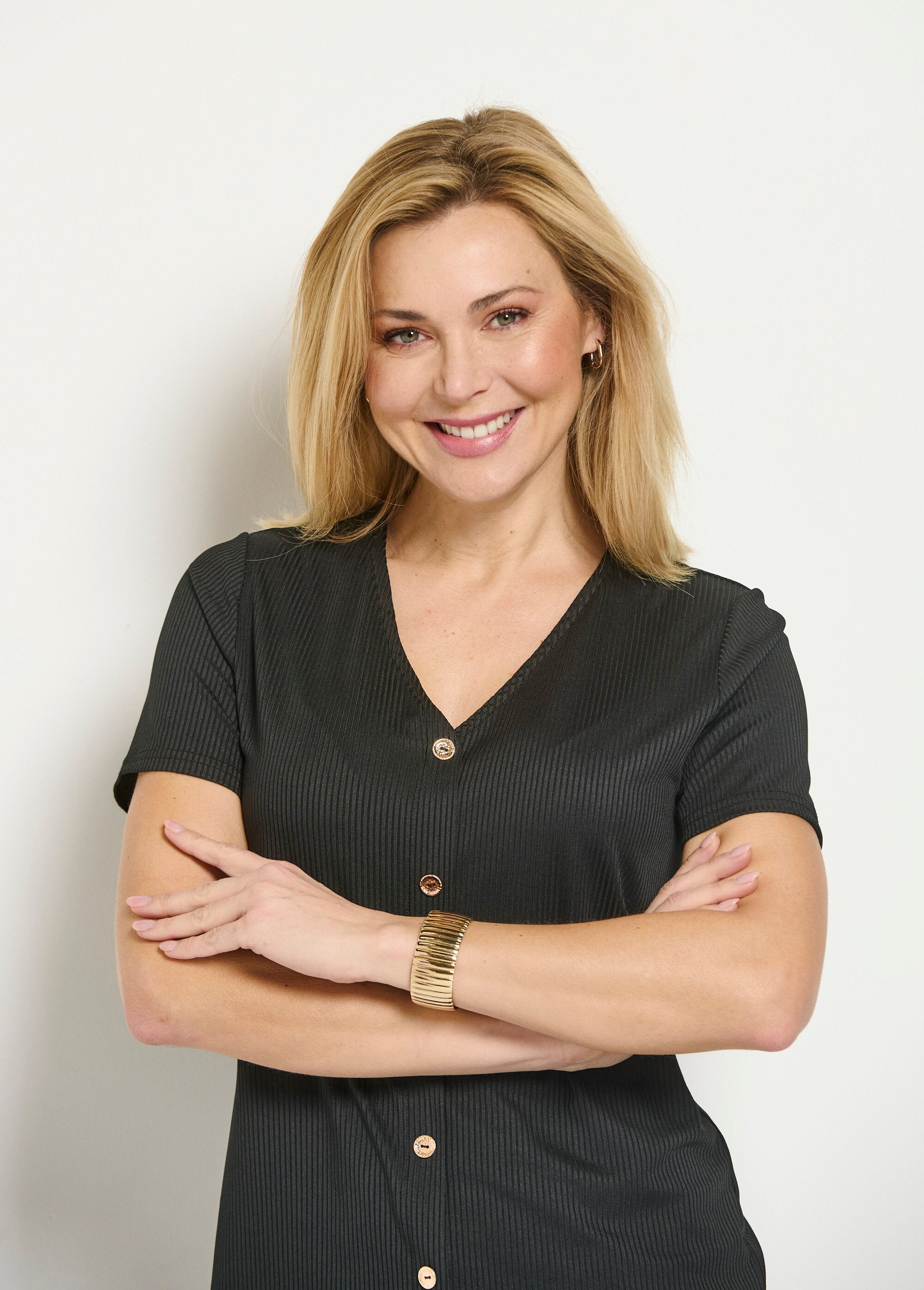 T-shirt_direita_com_decote_em_V_e_canelado_liso_Noir_DE1_slim