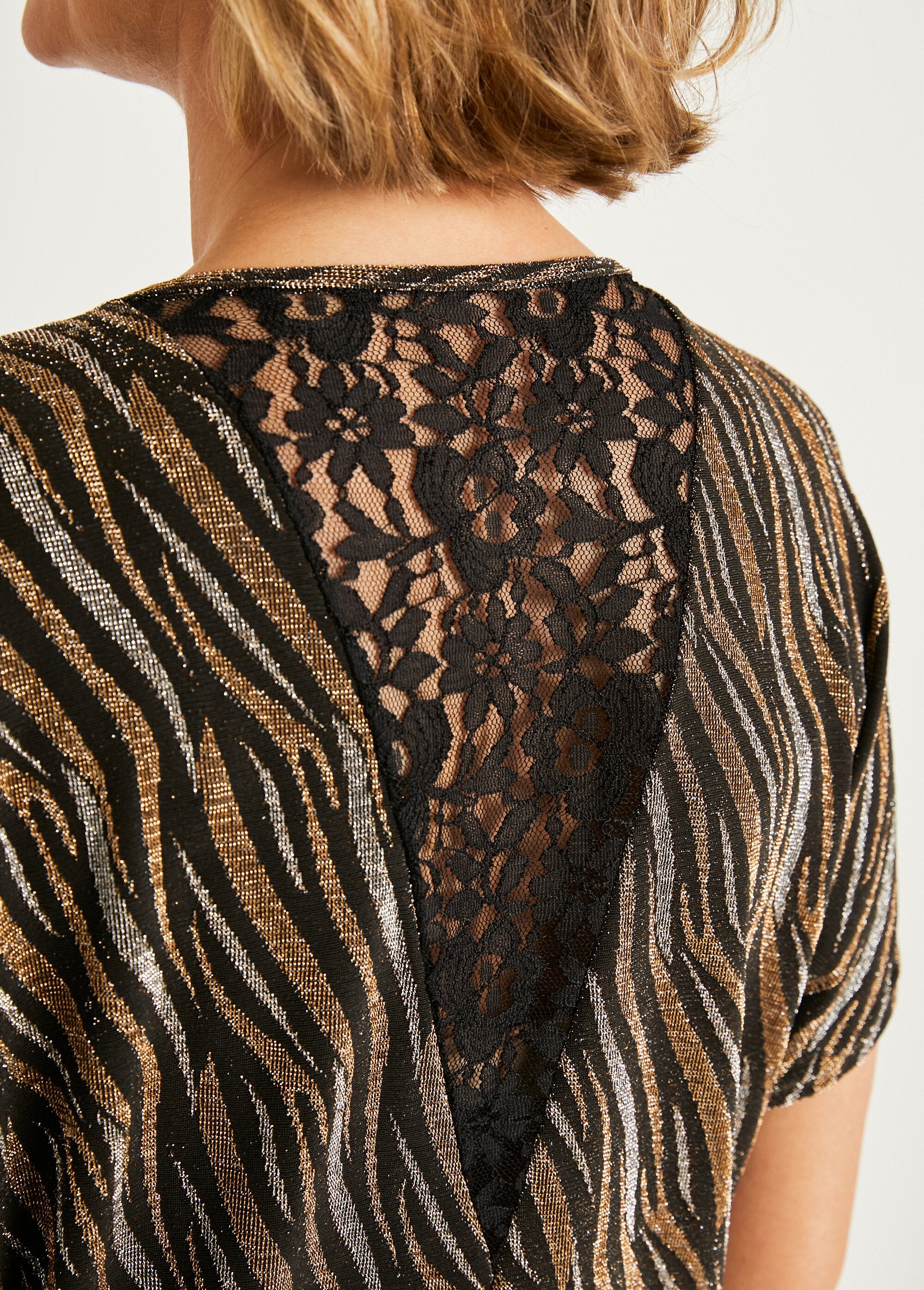 T-shirt_em_malha_de_renda_jacquard_brilhante_Noir_et_cuivre_DE3_slim