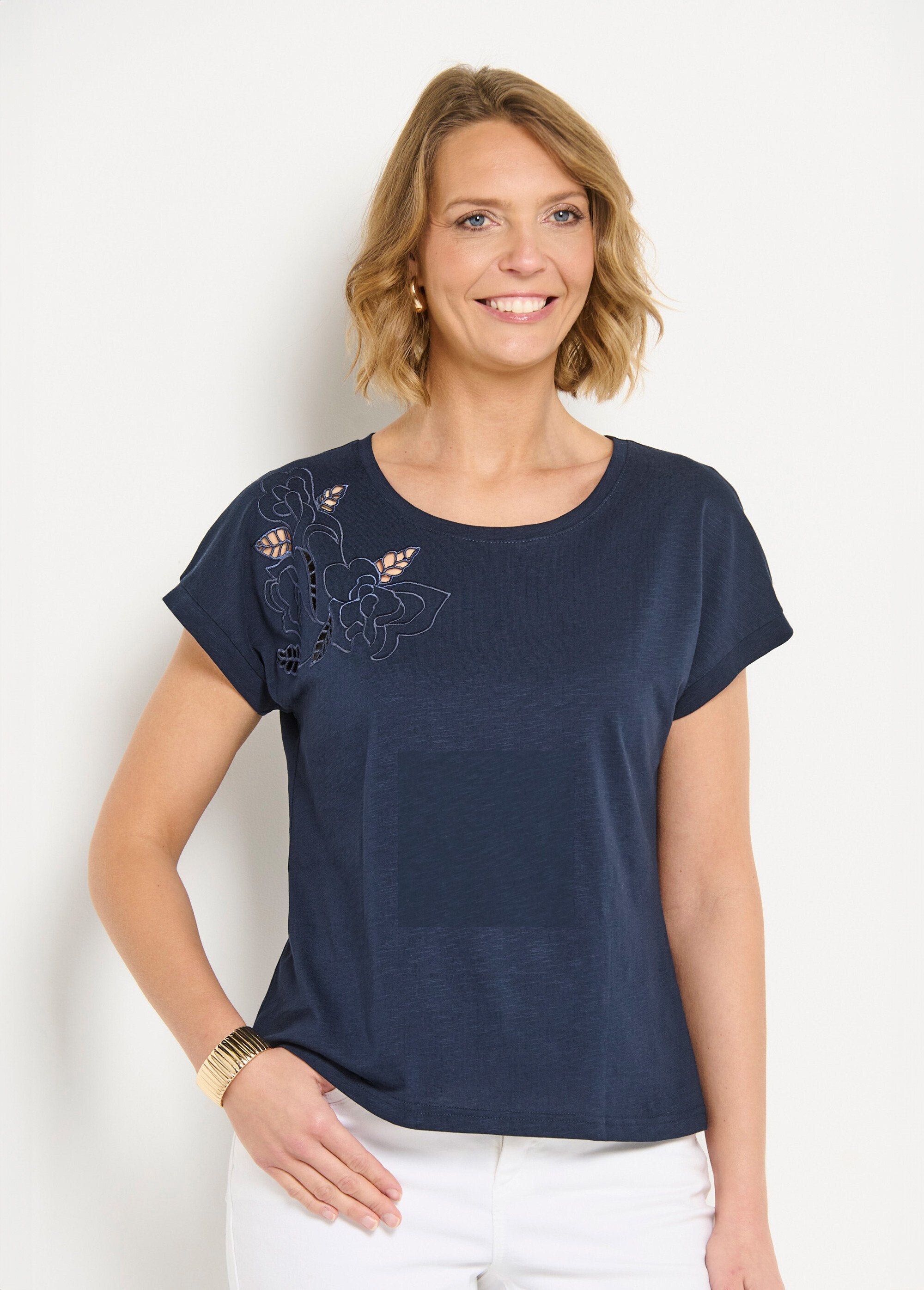 Camiseta_lisa_de_manga_curta_com_bordado_vazado_Marine_FA1_slim