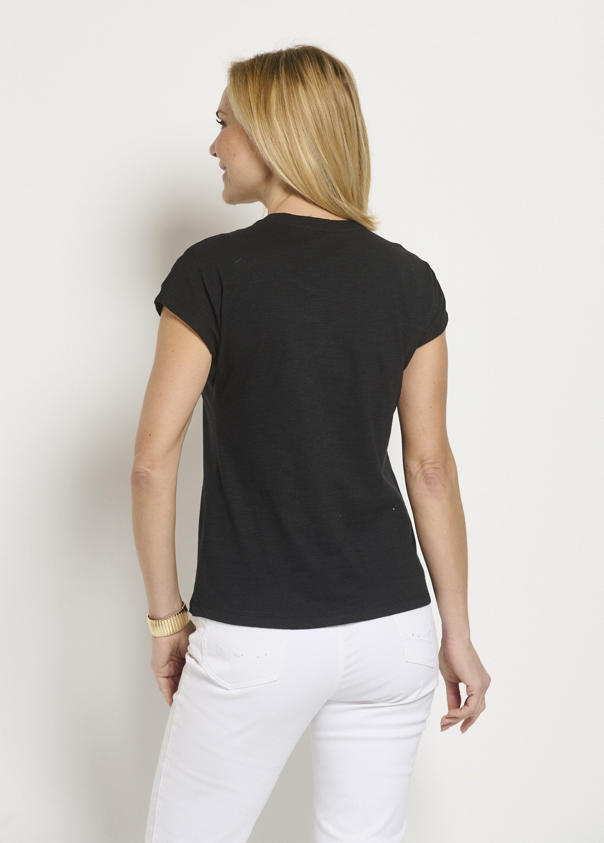 T-shirt_curta_com_tachas_lisas_em_ponto_de_chama_Noir_DO1_slim