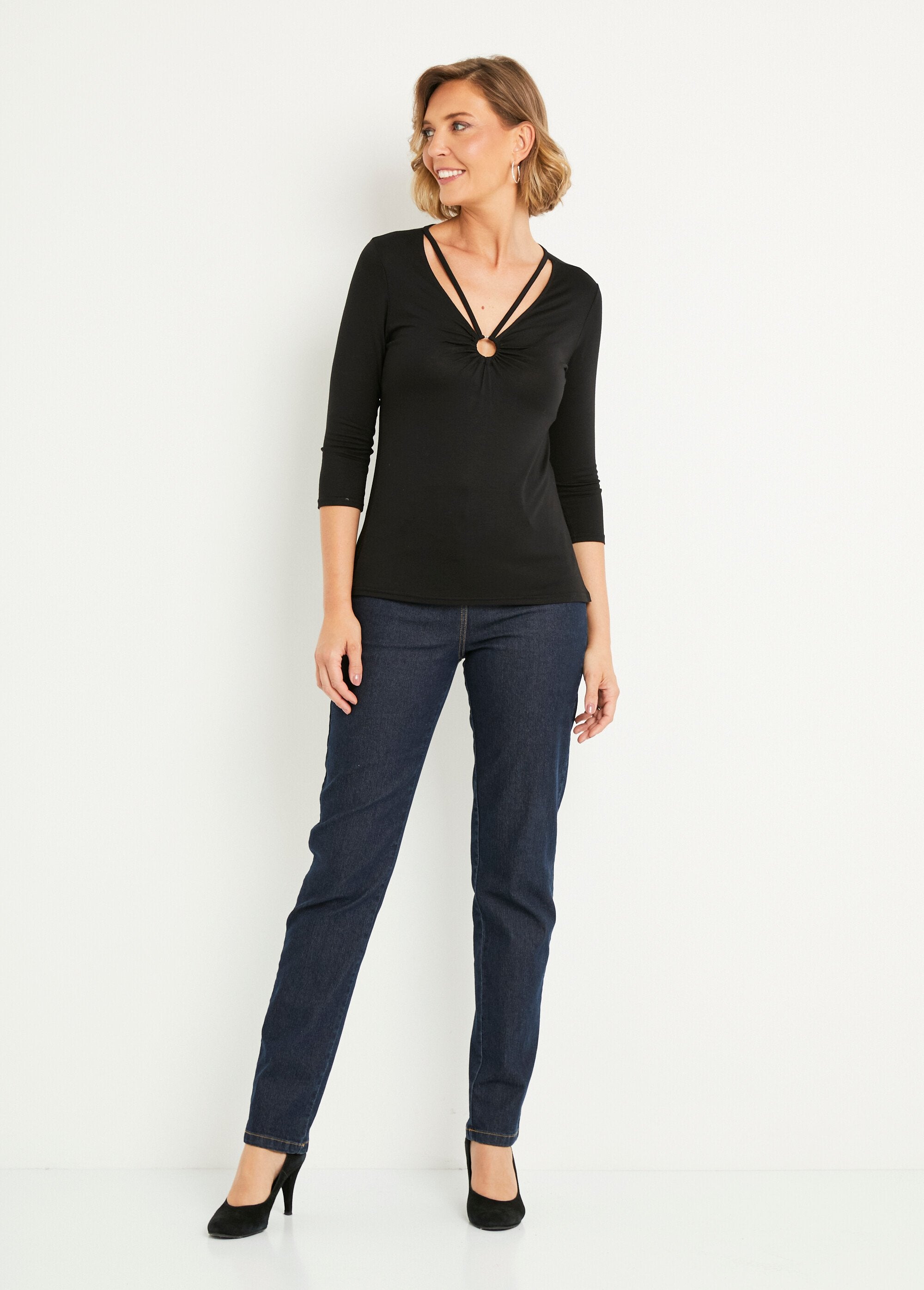 T-shirt_com_decote_em_V_curto_e_liso_Noir_SF1_slim