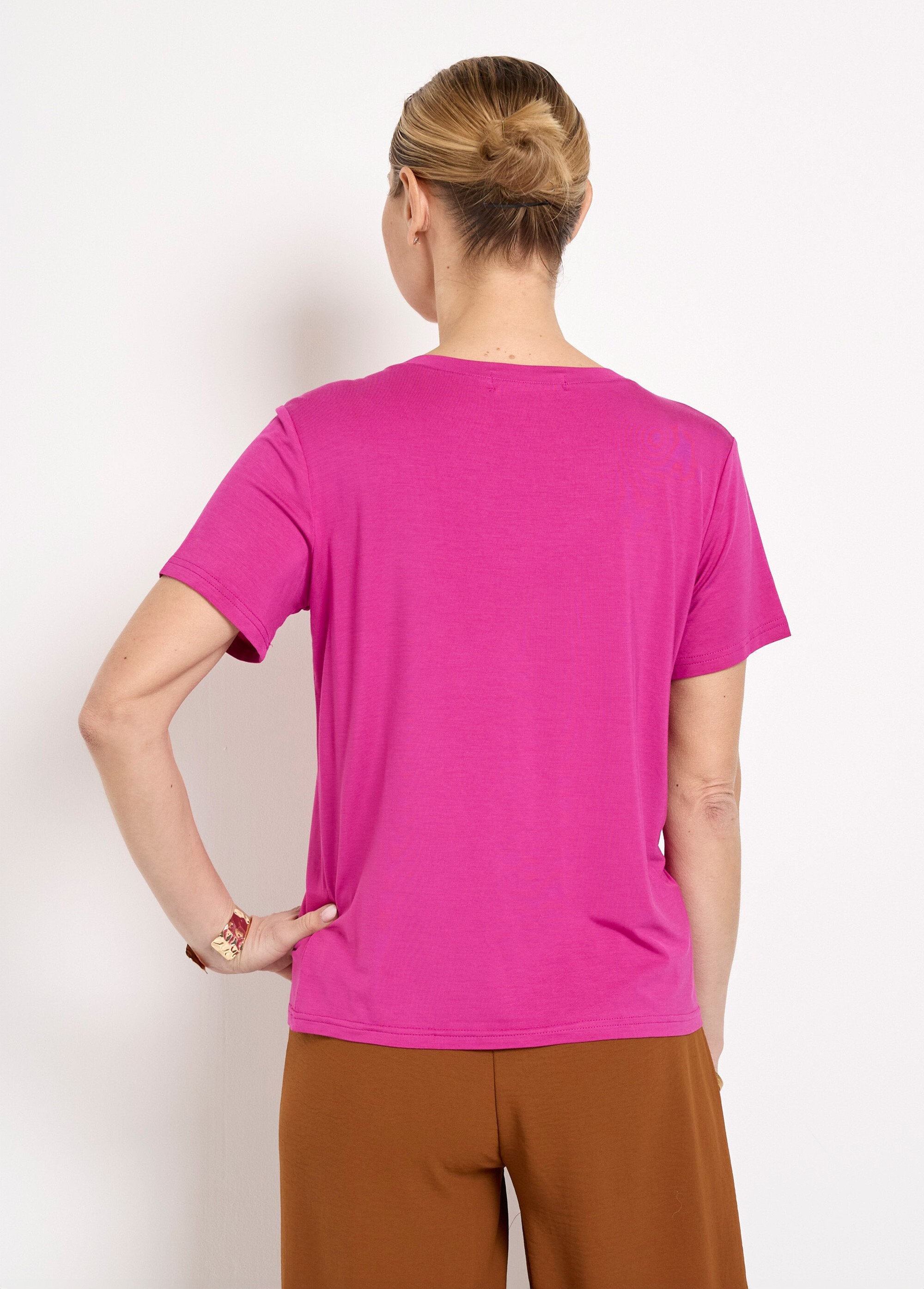 Camiseta_folgada_com_decote_em_V_e_manga_curta_Bougainvilliers_DO1_slim