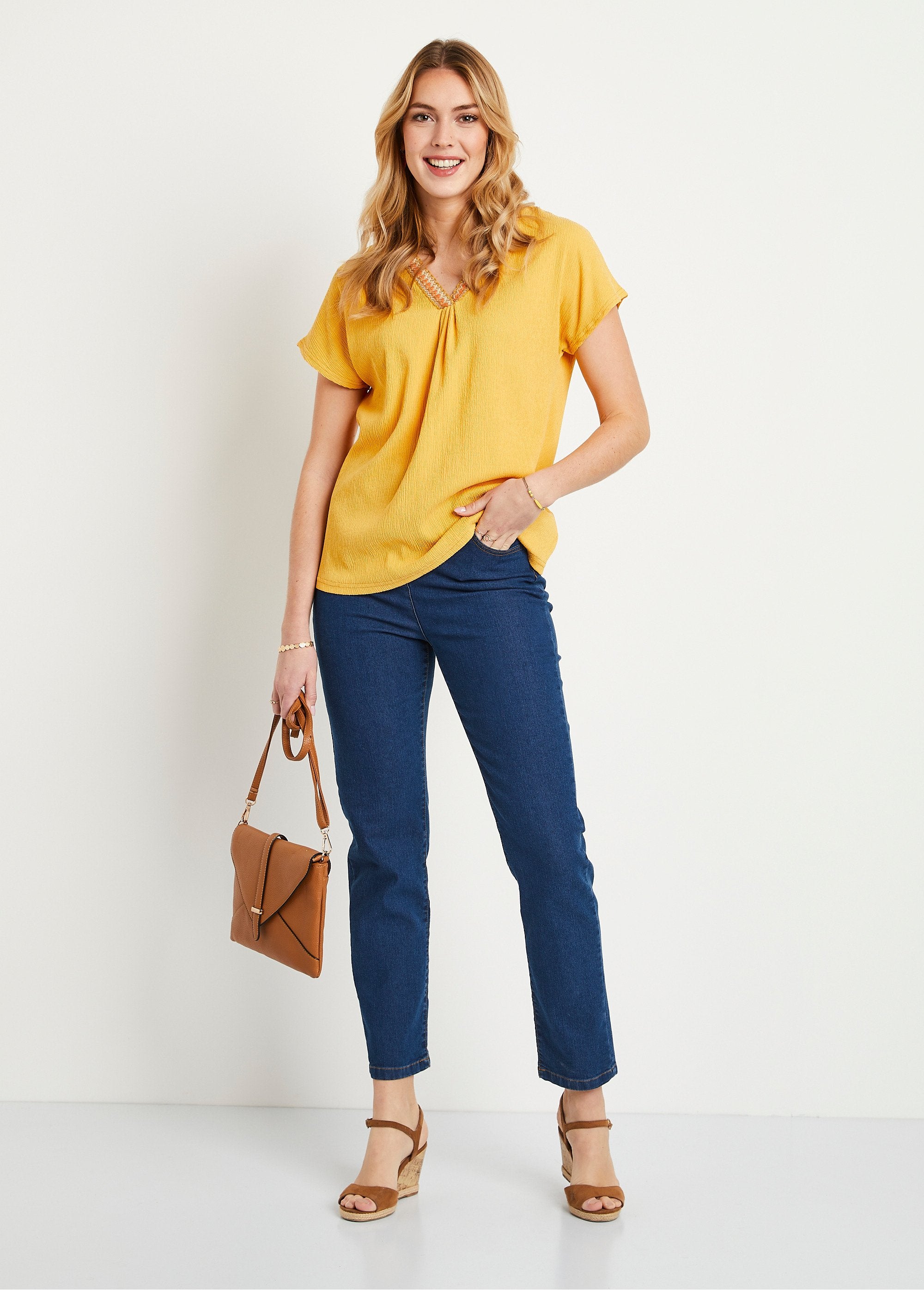 Camiseta_longa_lisa_bordada_solta_Açafrão_SF1_slim