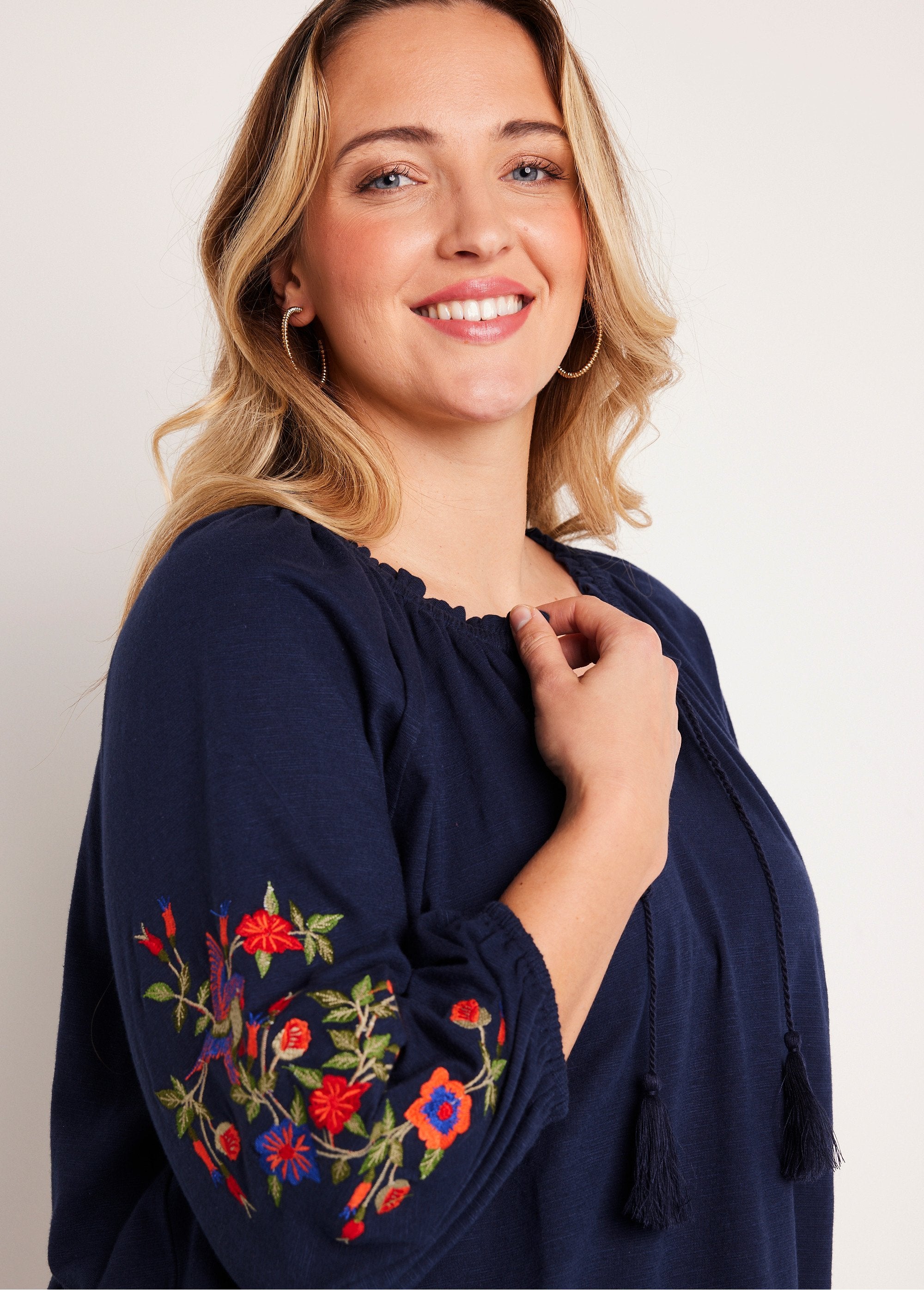 Camiseta_longa_bordada_com_manga_3/4_Marinho_DE1_curvy