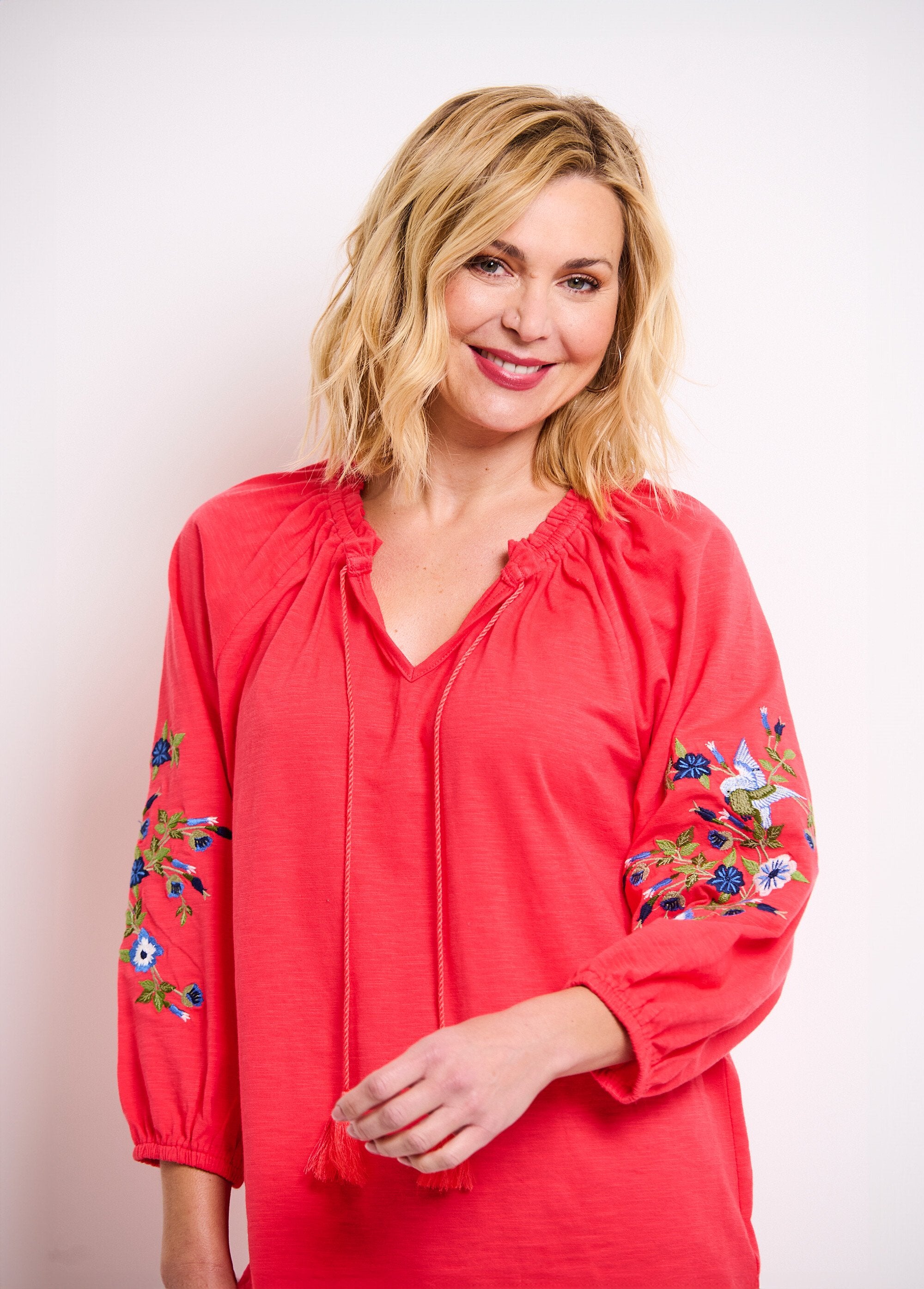 T-shirt_comprida_bordada,_mangas_3/4_Capucine_DE1_slim