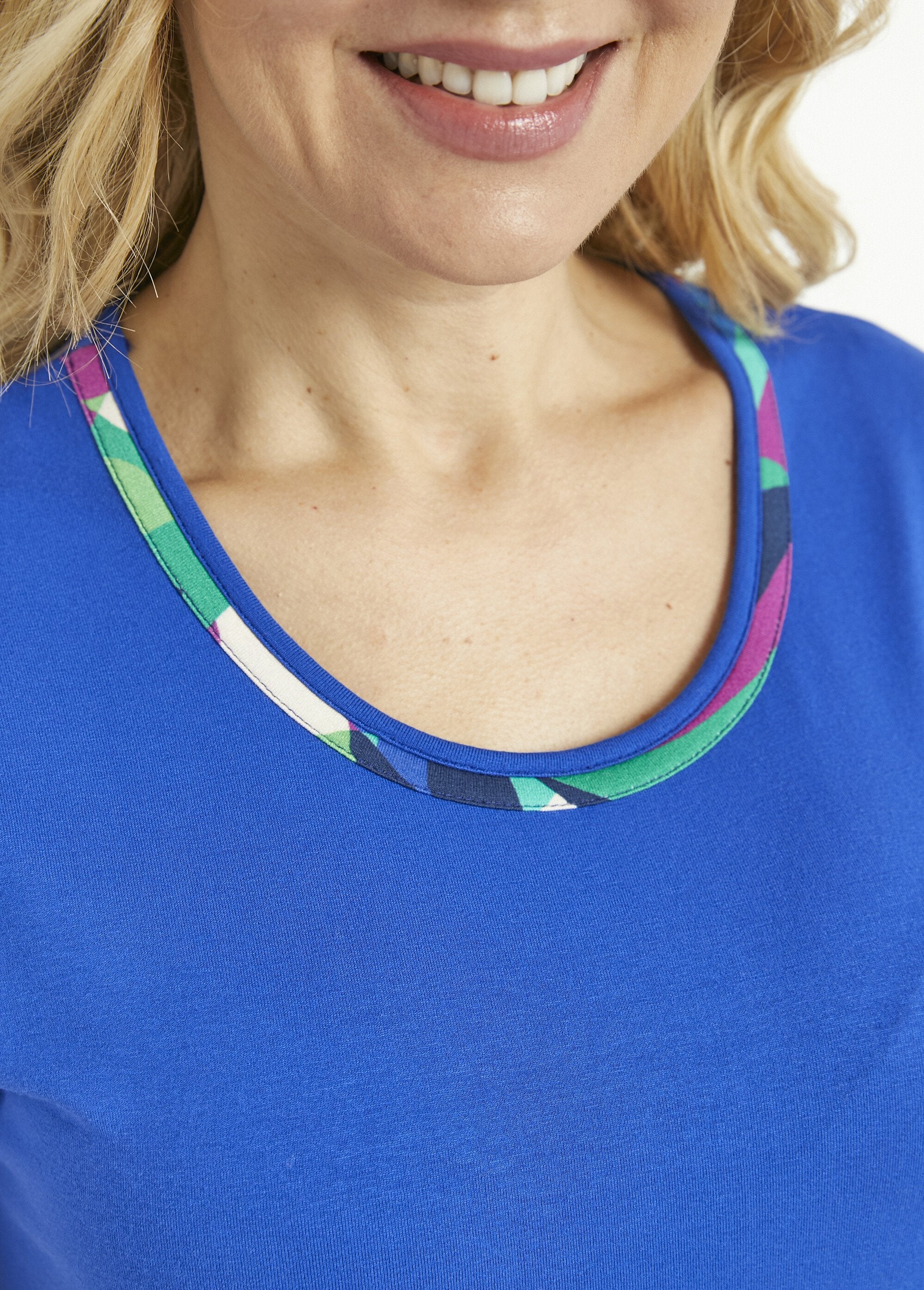 T-shirt_comprida,_de_gola_redonda,_lisa_ou_estampada,_de_manga_curta_Uni_bleu_DE1_slim