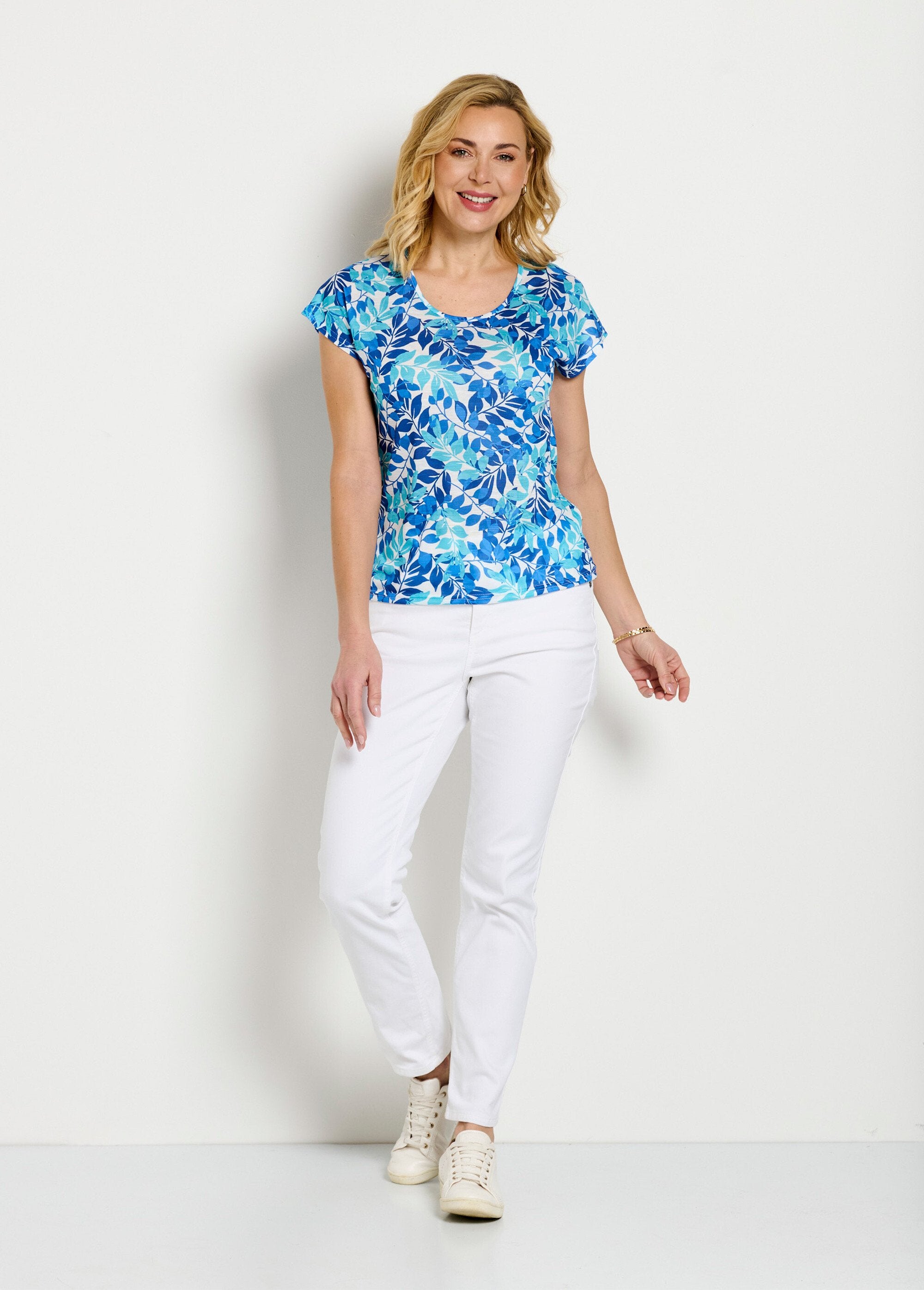 T-shirt_de_manga_curta_e_gola_redonda_com_estampado_de_folhagem_Bleu_et_aqua_SF1_slim