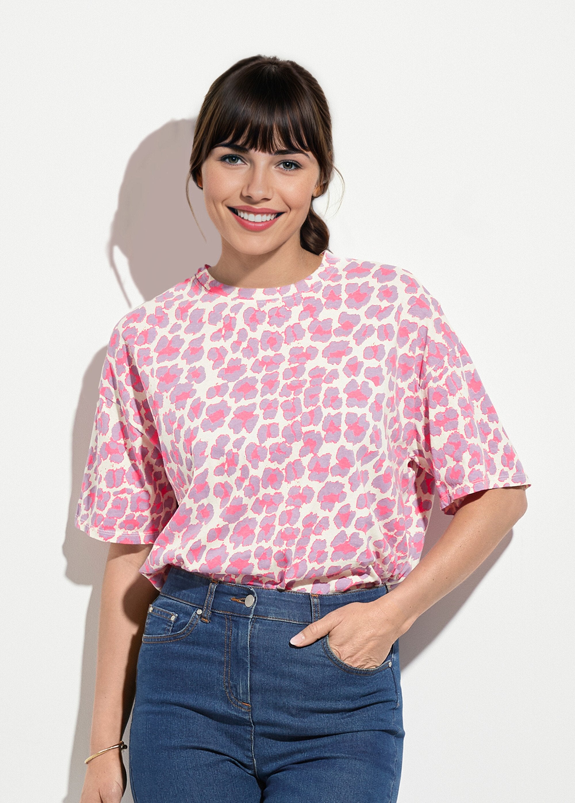 Camiseta_manga_curta_com_estampa_de_oncinha_neon_Violet_et_rose_FA1_slim