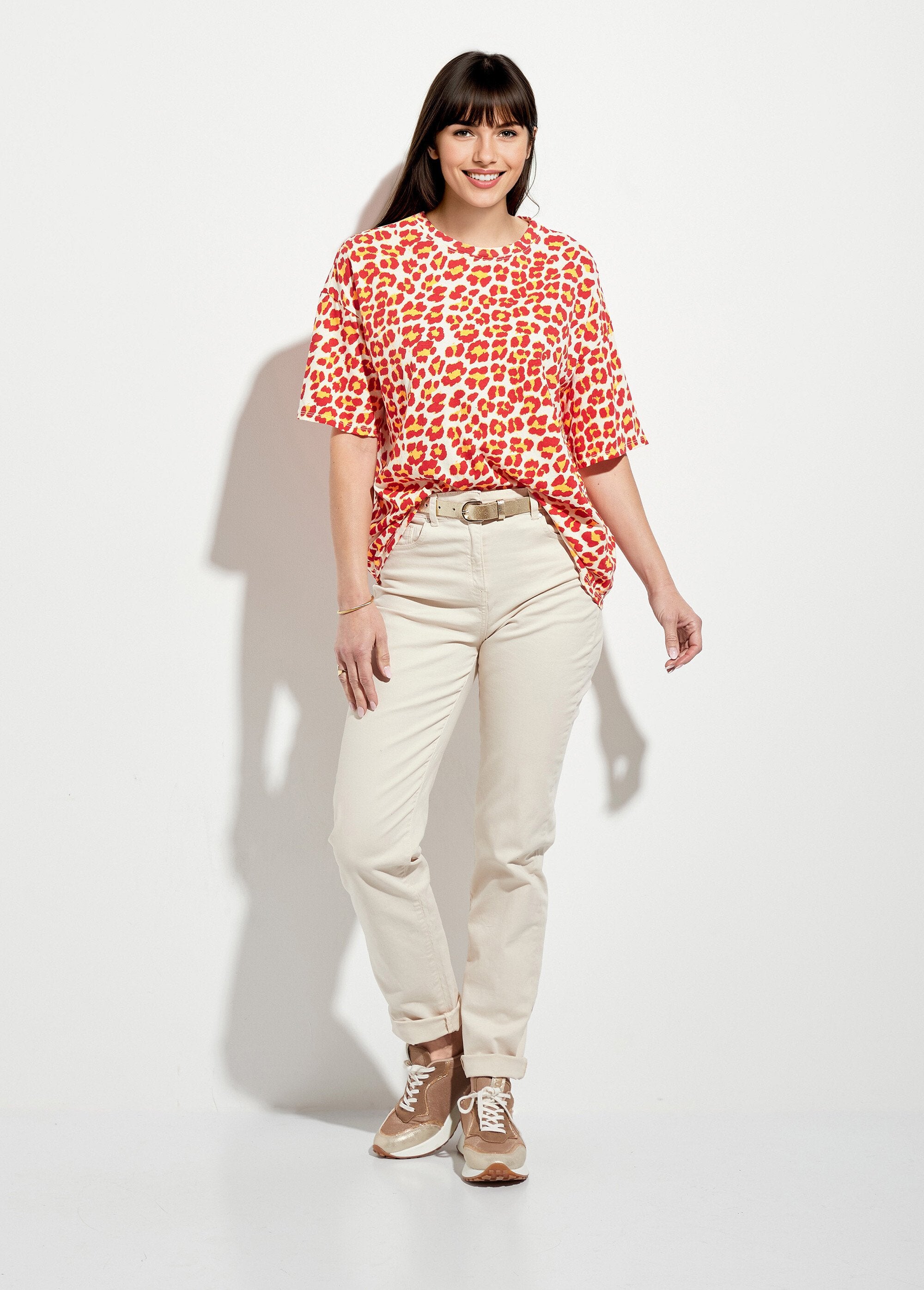 Camiseta_manga_curta_com_estampa_de_oncinha_neon_Rouge_et_orange_SF1_slim