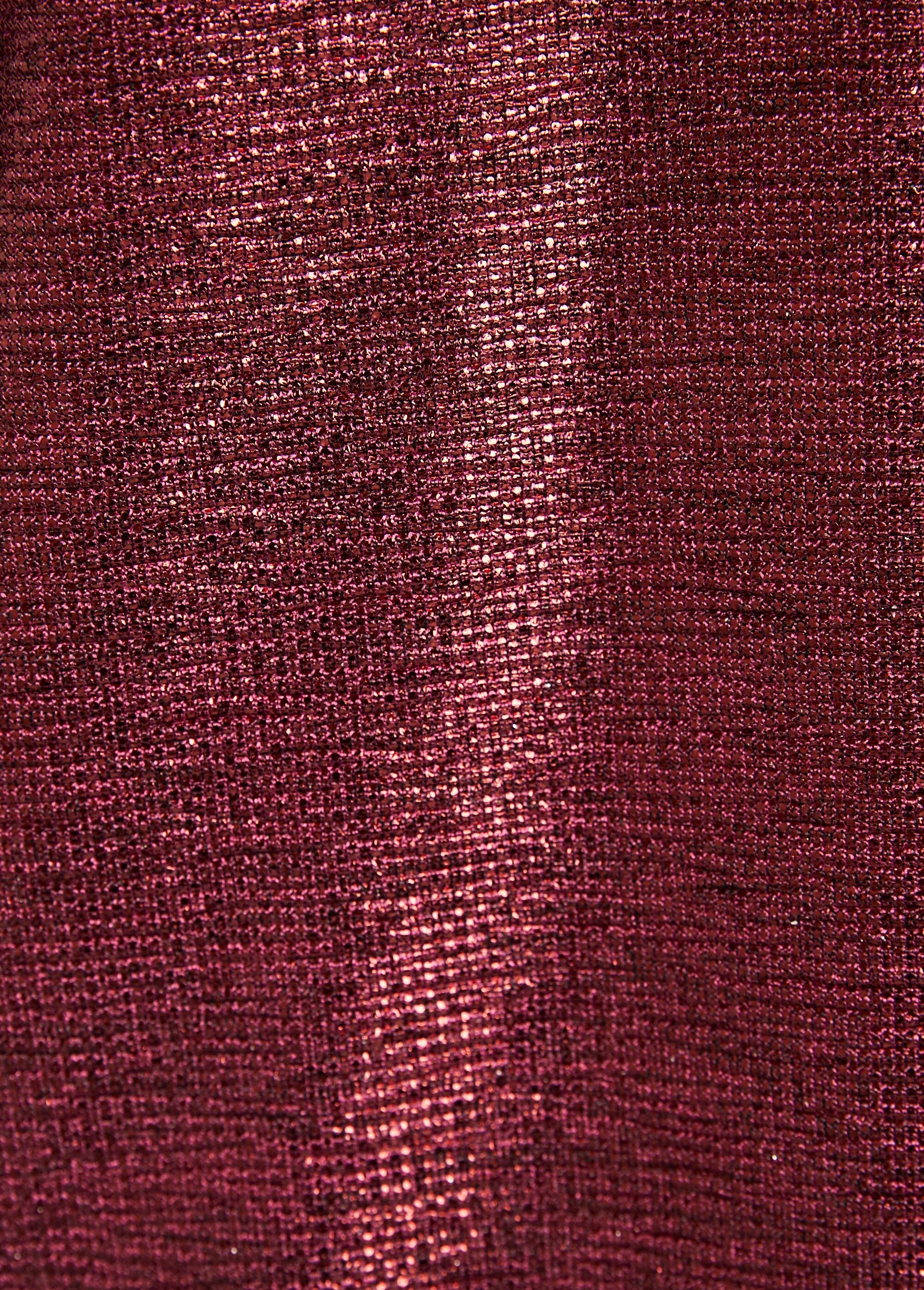 T-shirt_solta_de_comprimento_médio_em_malha_brilhante_com_decote_em_V_Framboise_DE4_slim