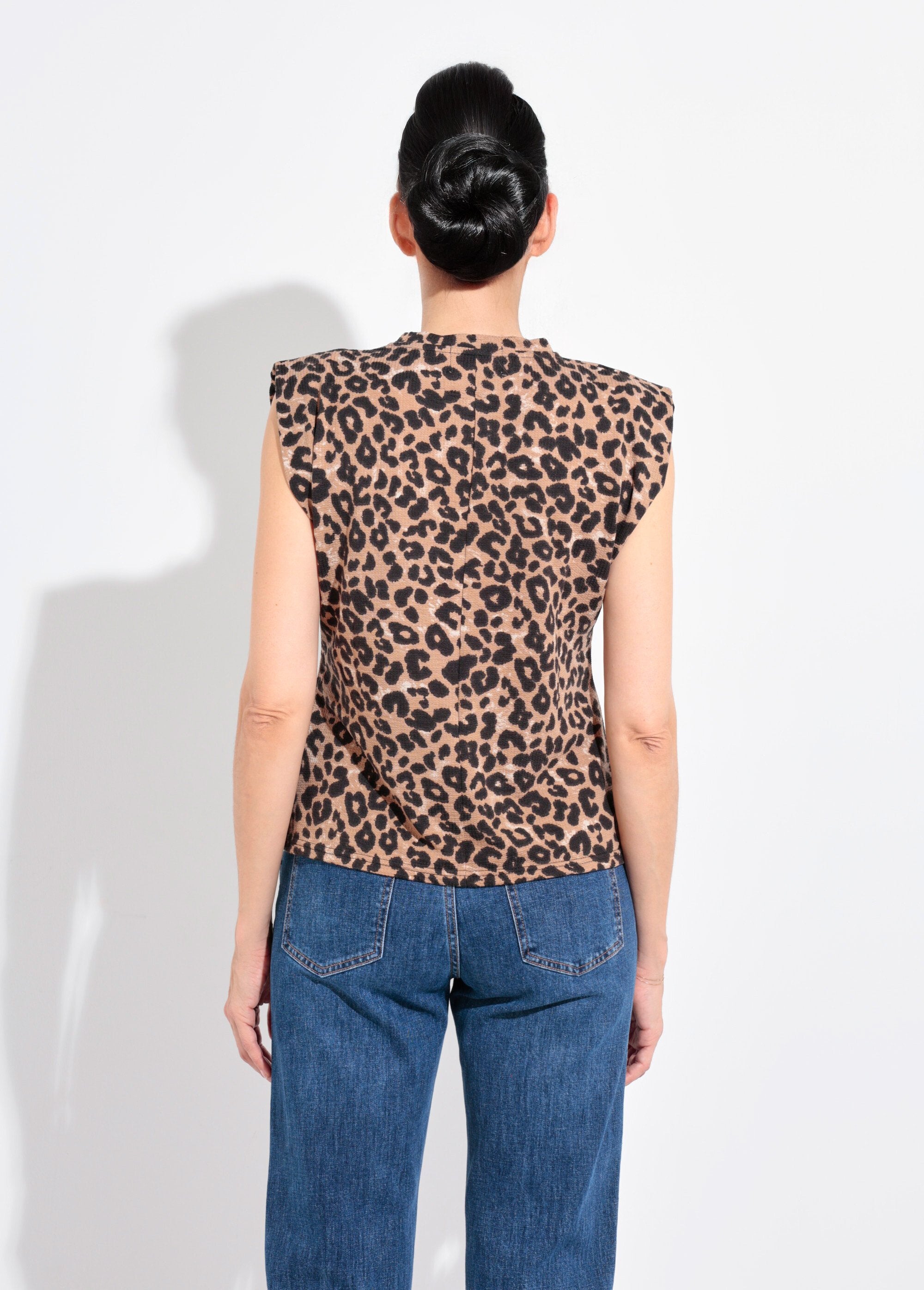 Camiseta_com_estampa_de_leopardo_e_mangas_quimono_Leopard_DO1_slim