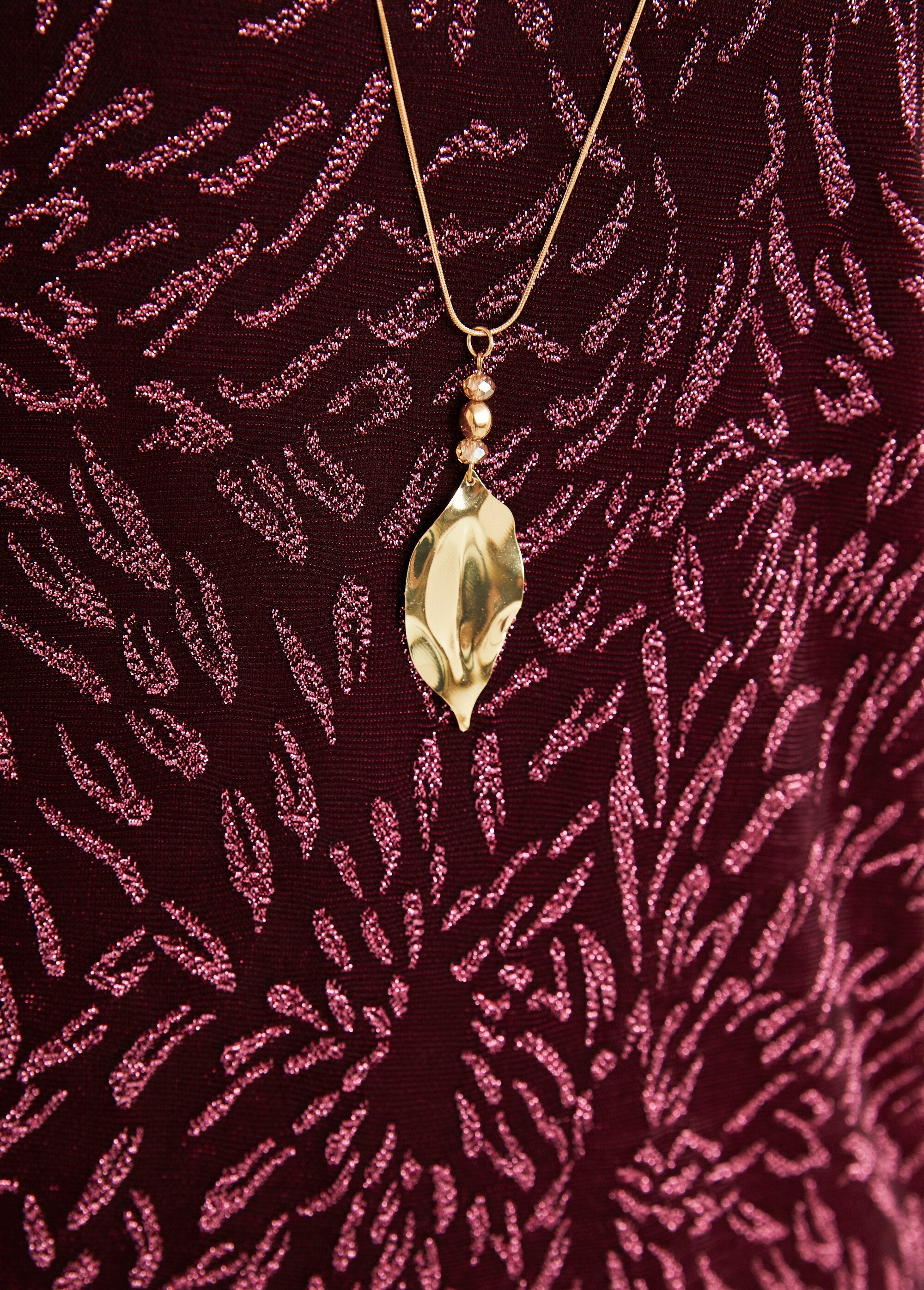 T-shirt_comprida_em_malha_estampada_com_gola_redonda_Rose_DE2_slim