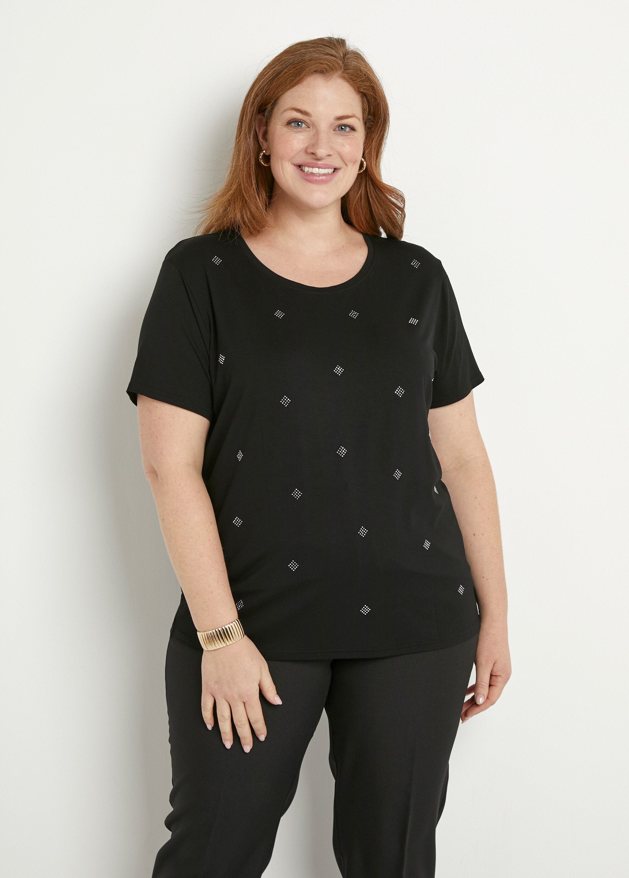 Camiseta_lisa_de_manga_curta_com_gola_redonda_e_strass_Noir_FA1_curvy