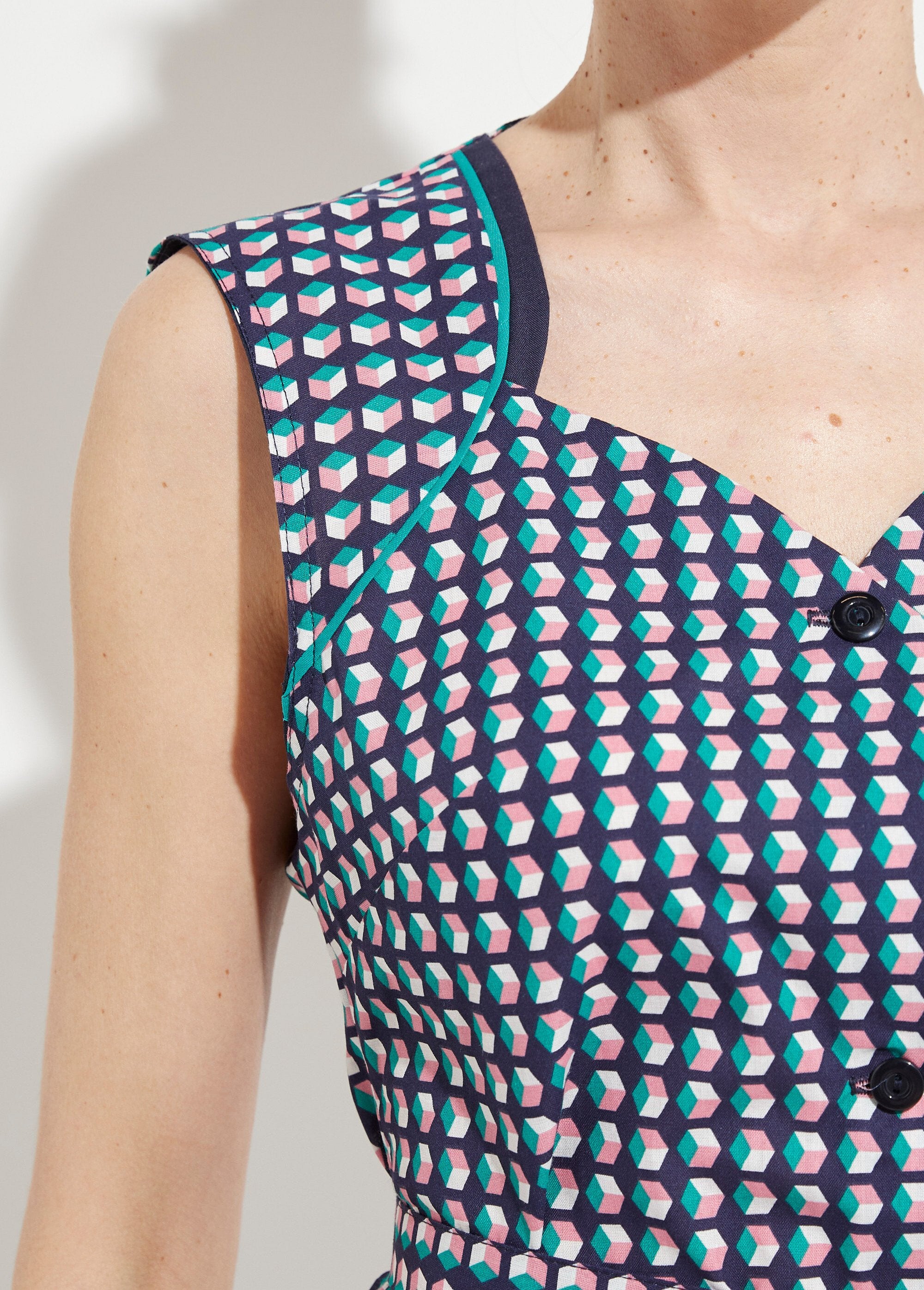 Avental_sem_mangas_com_botões_e_estampa_gráfica_Vert_DE3_slim