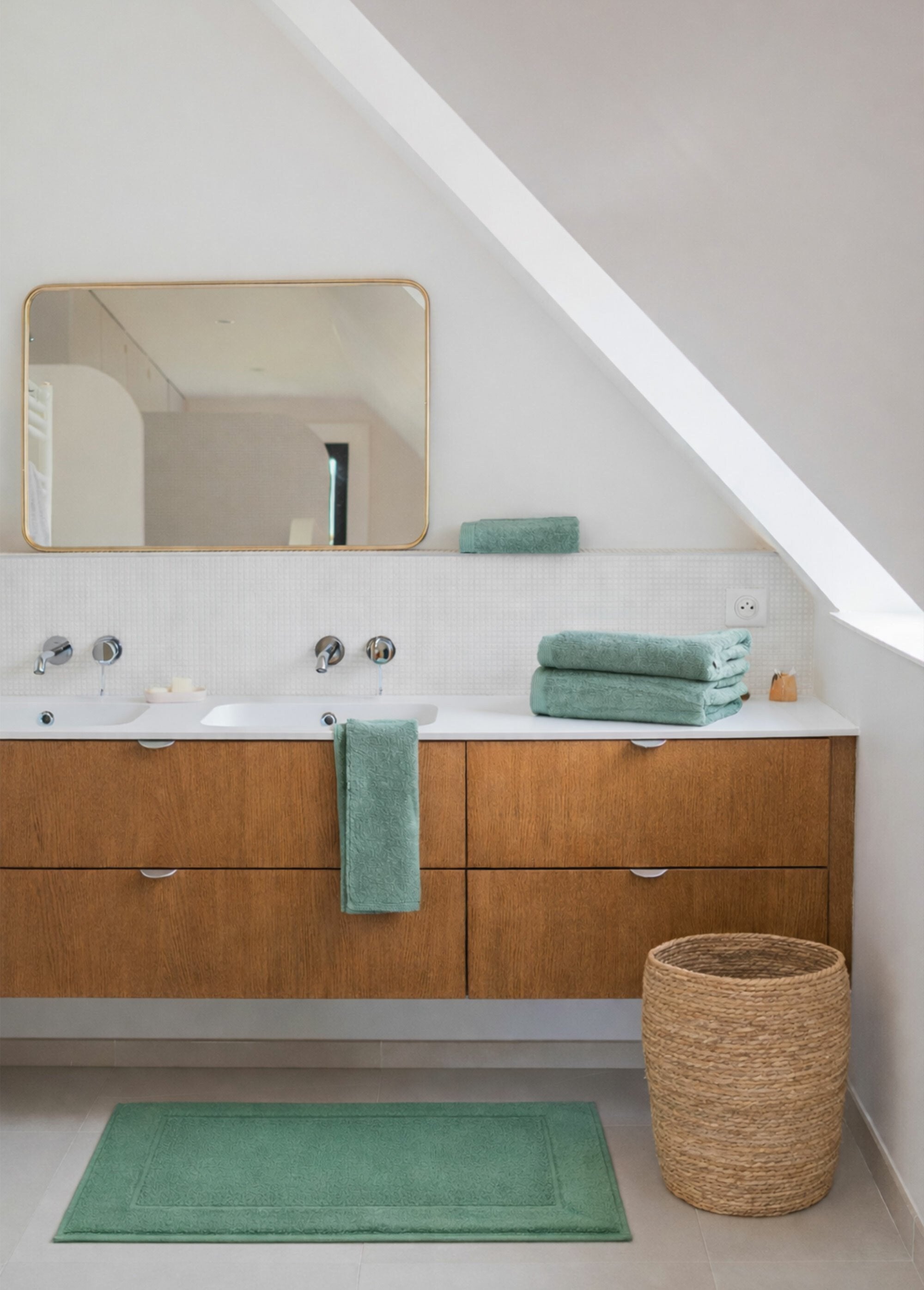 Tapete_de_banho_atoalhado_com_ripas_finas_Sauge_SF1_slim