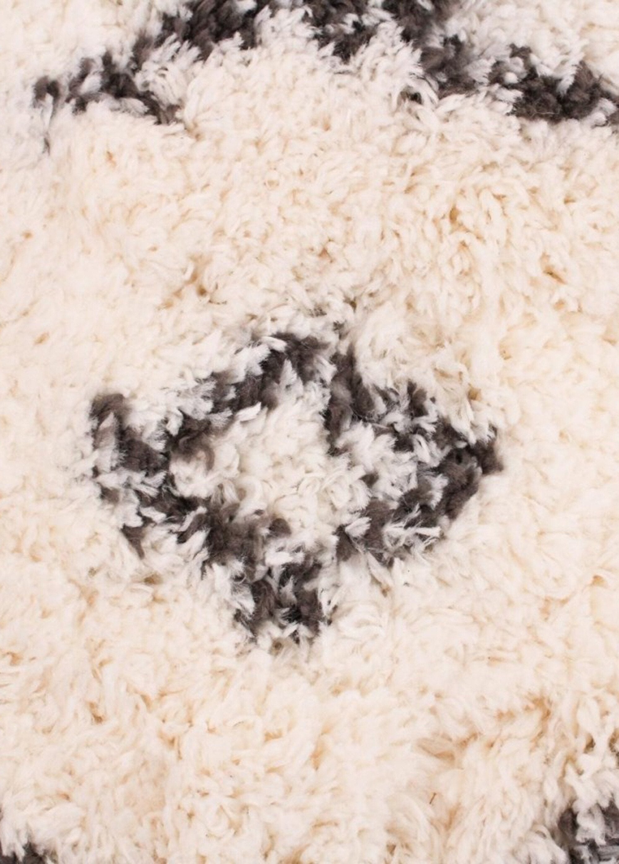 Tapis_mèches_hautes_losanges,_110x60cm_Blanc_noir_DE2_slim