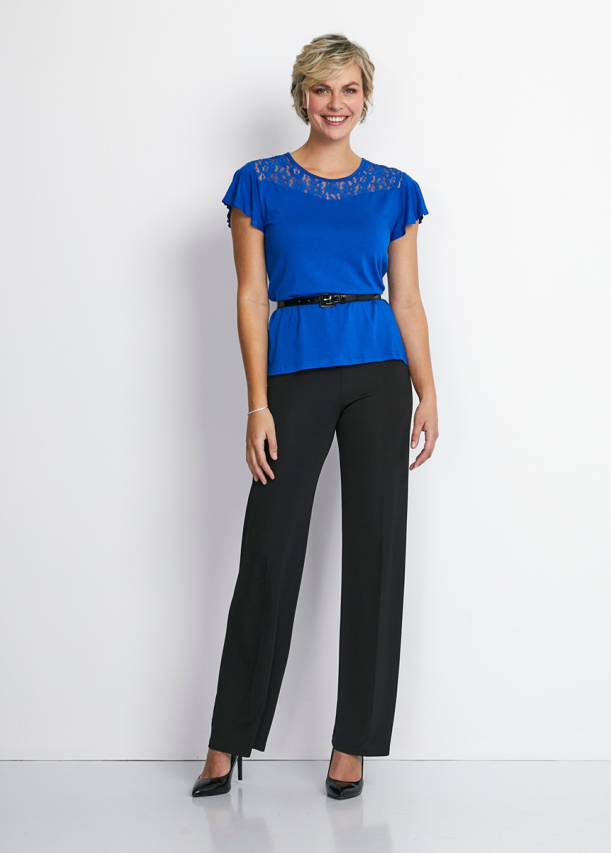 T-shirt_de_manga_curta_em_renda_Bleu_SF1_slim