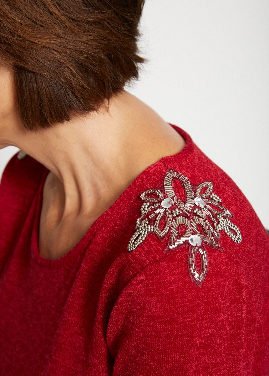 T-shirt_simples_com_pormenores_de_bijutaria_Rouge_DE1_slim