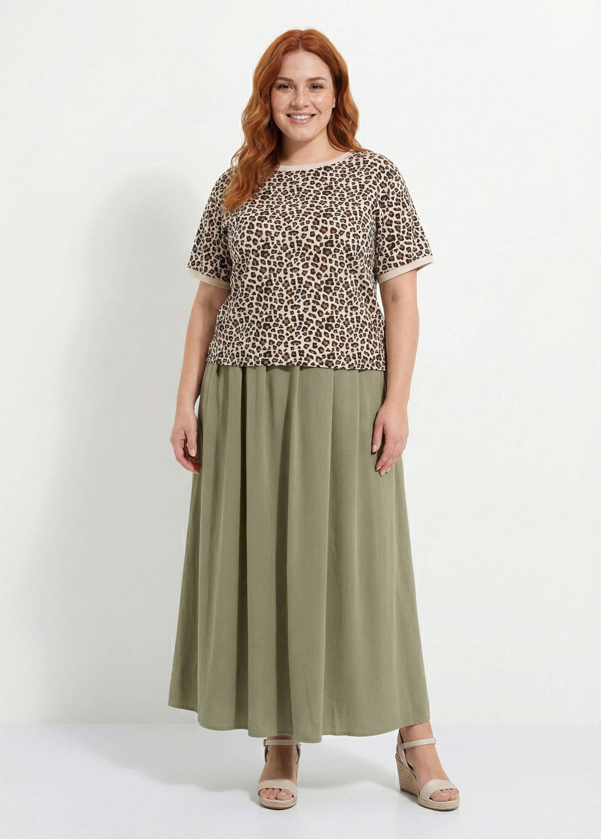 T-shirt_de_manga_curta_com_estampado_de_leopardo_Leopard_SF1_curvy