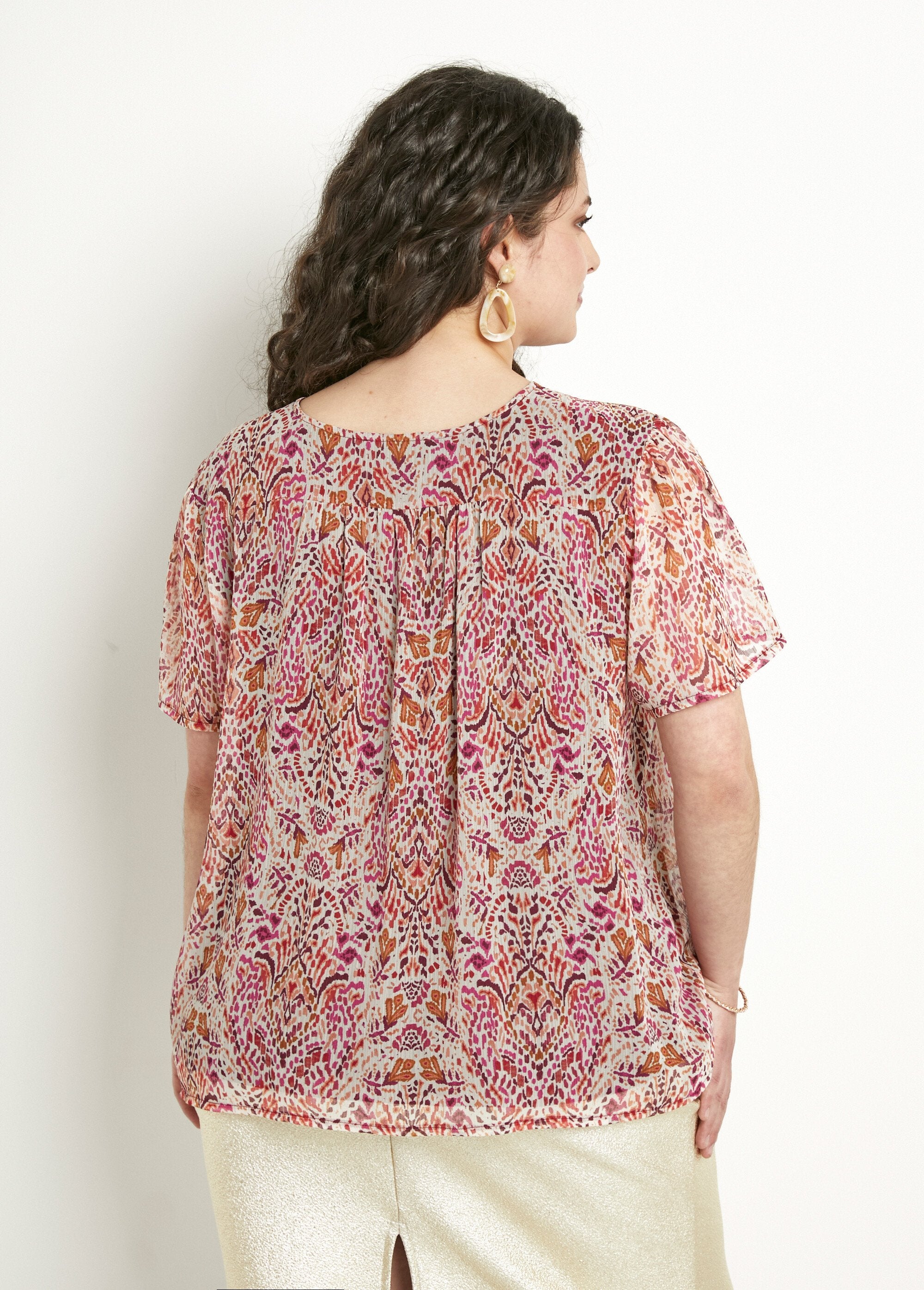 Túnica_comprida_com_decote_em_V_em_voile_com_estampado_étnico_Rose_et_blanc_DO1_curvy
