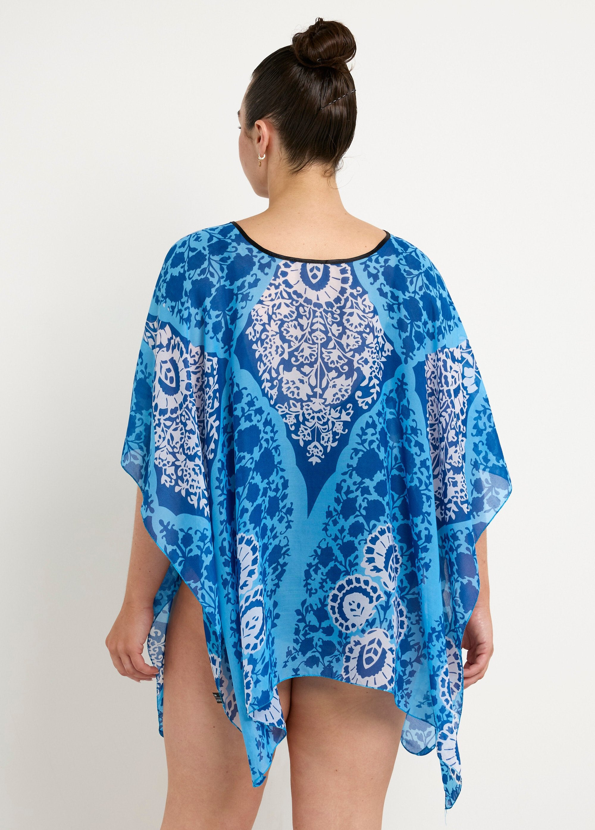 Túnica_de_praia_em_voile_com_padrão_de_azulejos_Bleu_DO1_slim