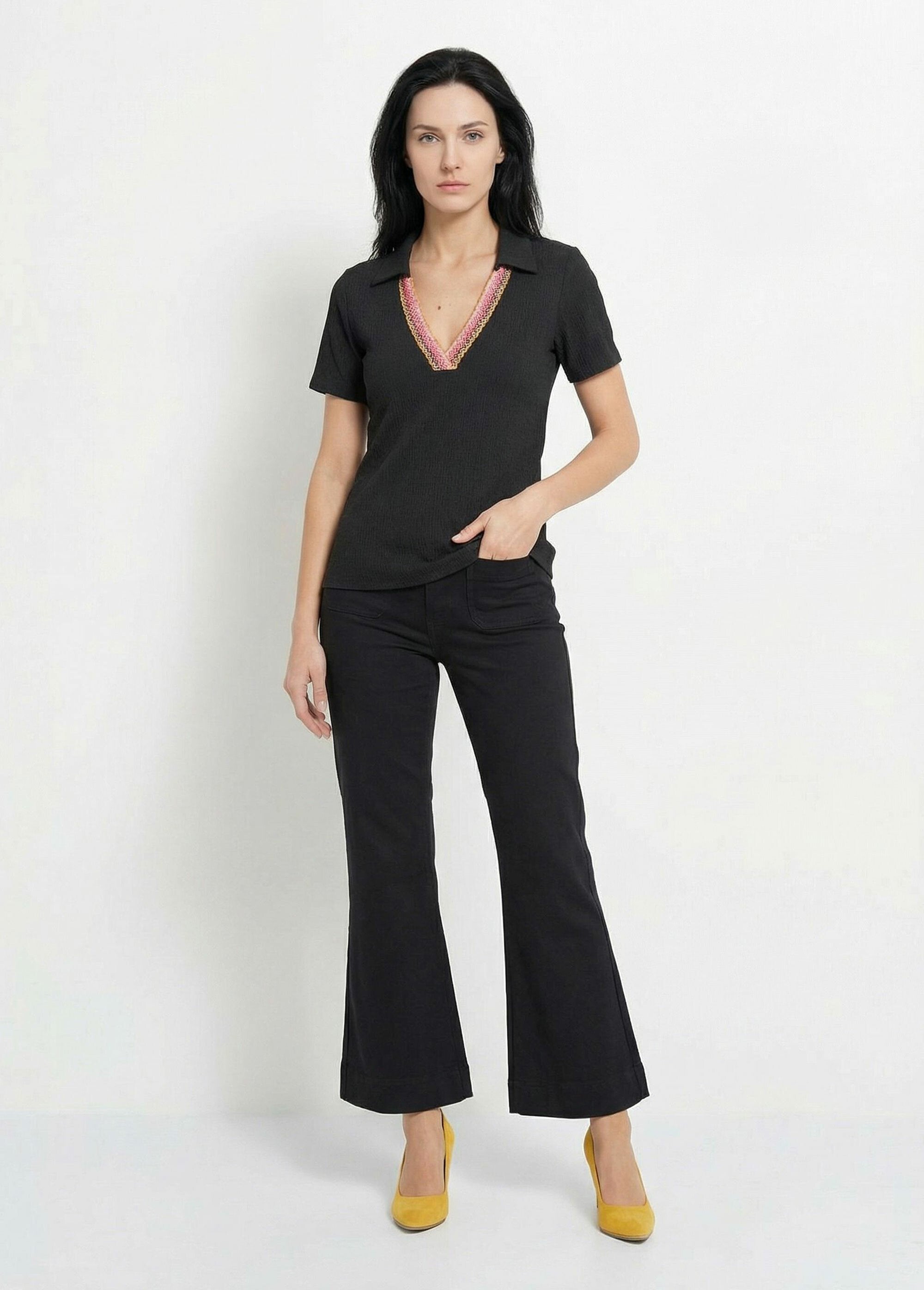 Túnica_com_decote_em_V_em_relevo_Noir_SF1_slim