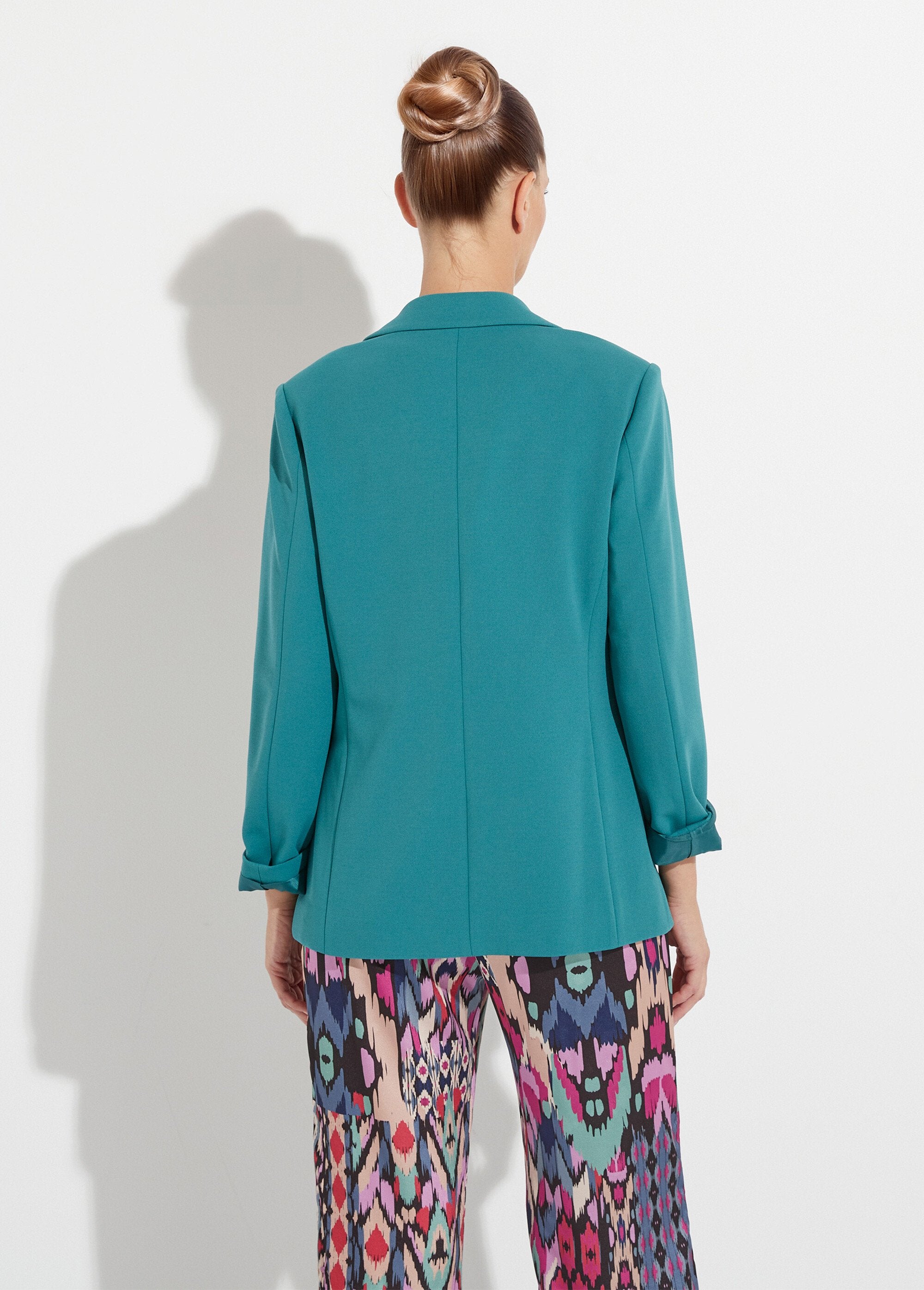 Blazer_liso_com_corte_reto_e_gola_ajustada_Vert_DO1_slim