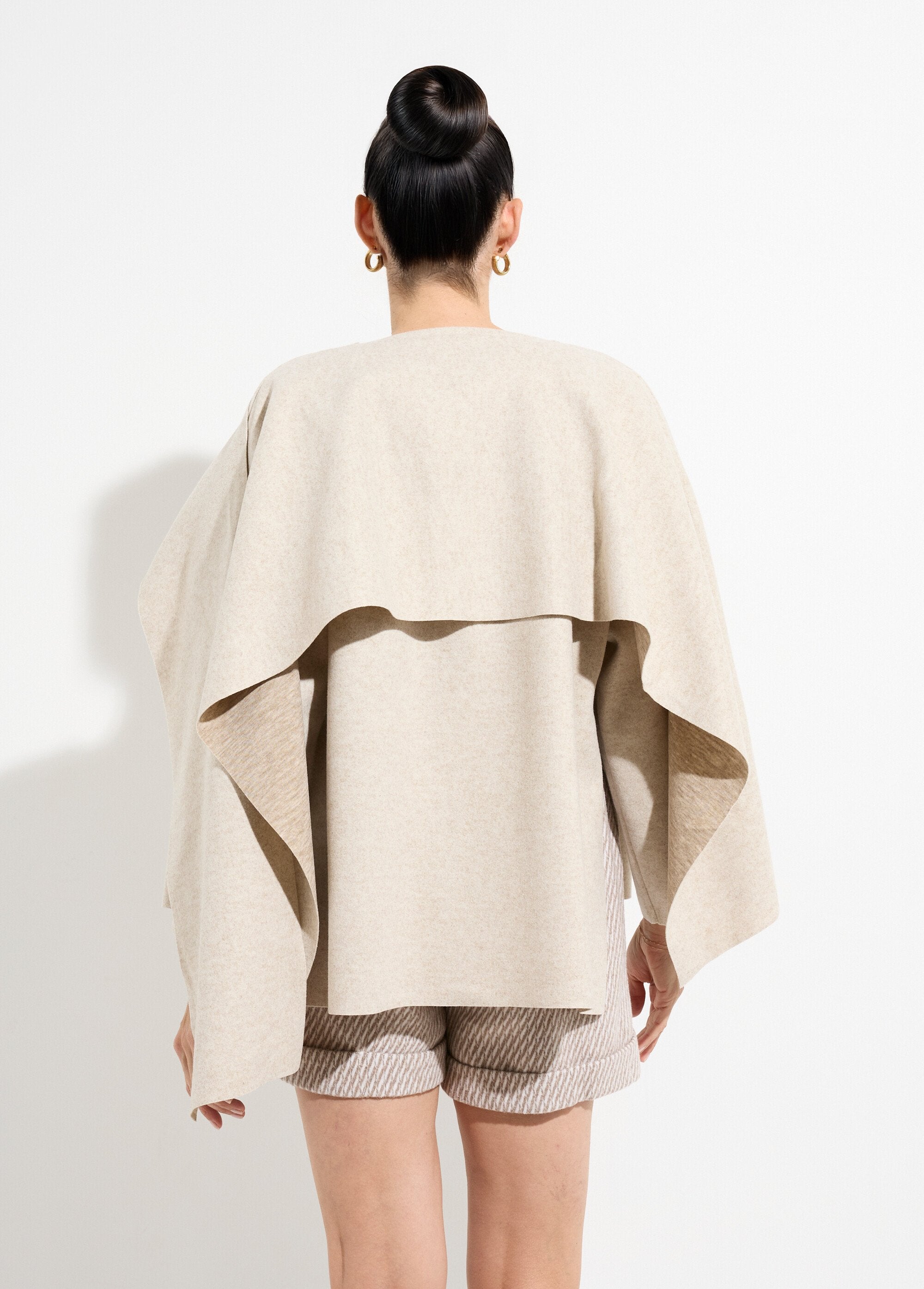 Casaco_e_cachecol_com_botões_de_metal_Beige_DO1_slim