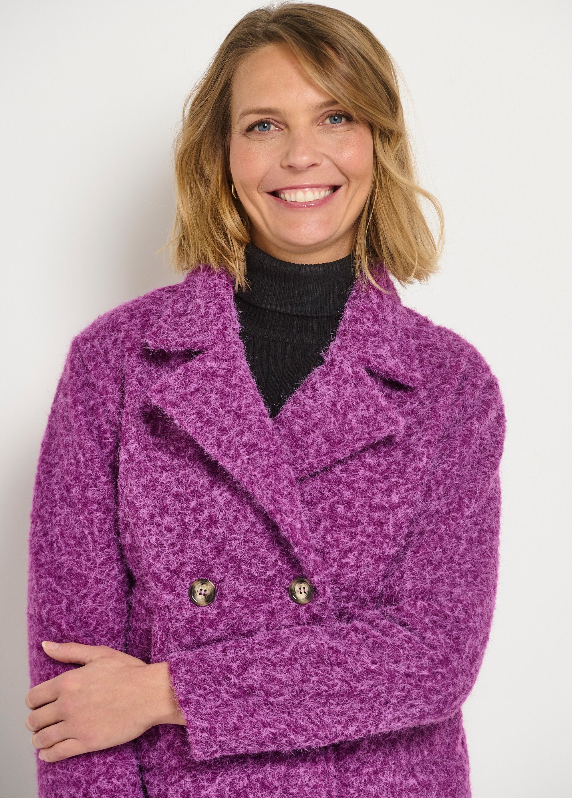 Casaco_curto_tipo_ervilha_com_aparência_de_lã_Mangenta_DE1_slim