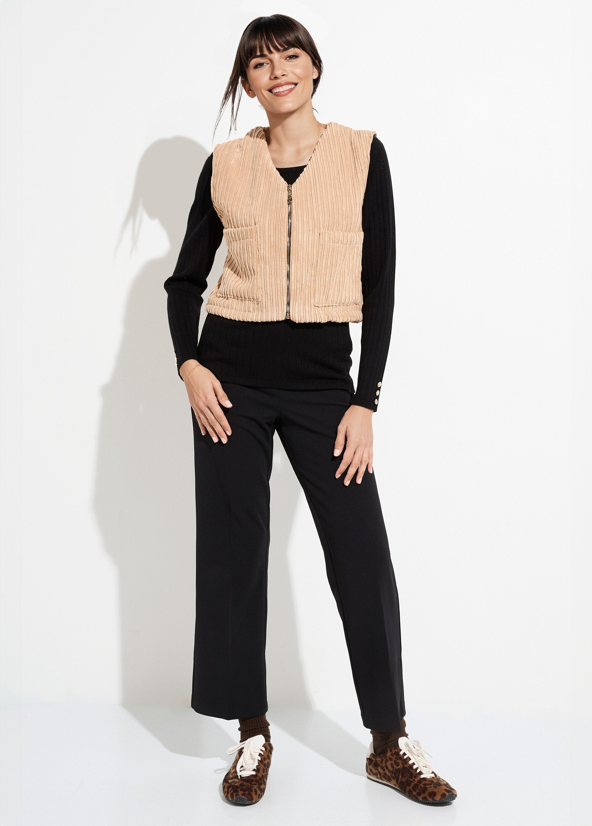 Casaco_de_veludo_sem_mangas_com_decote_em_V_e_fecho_de_correr_Camel_SF1_slim