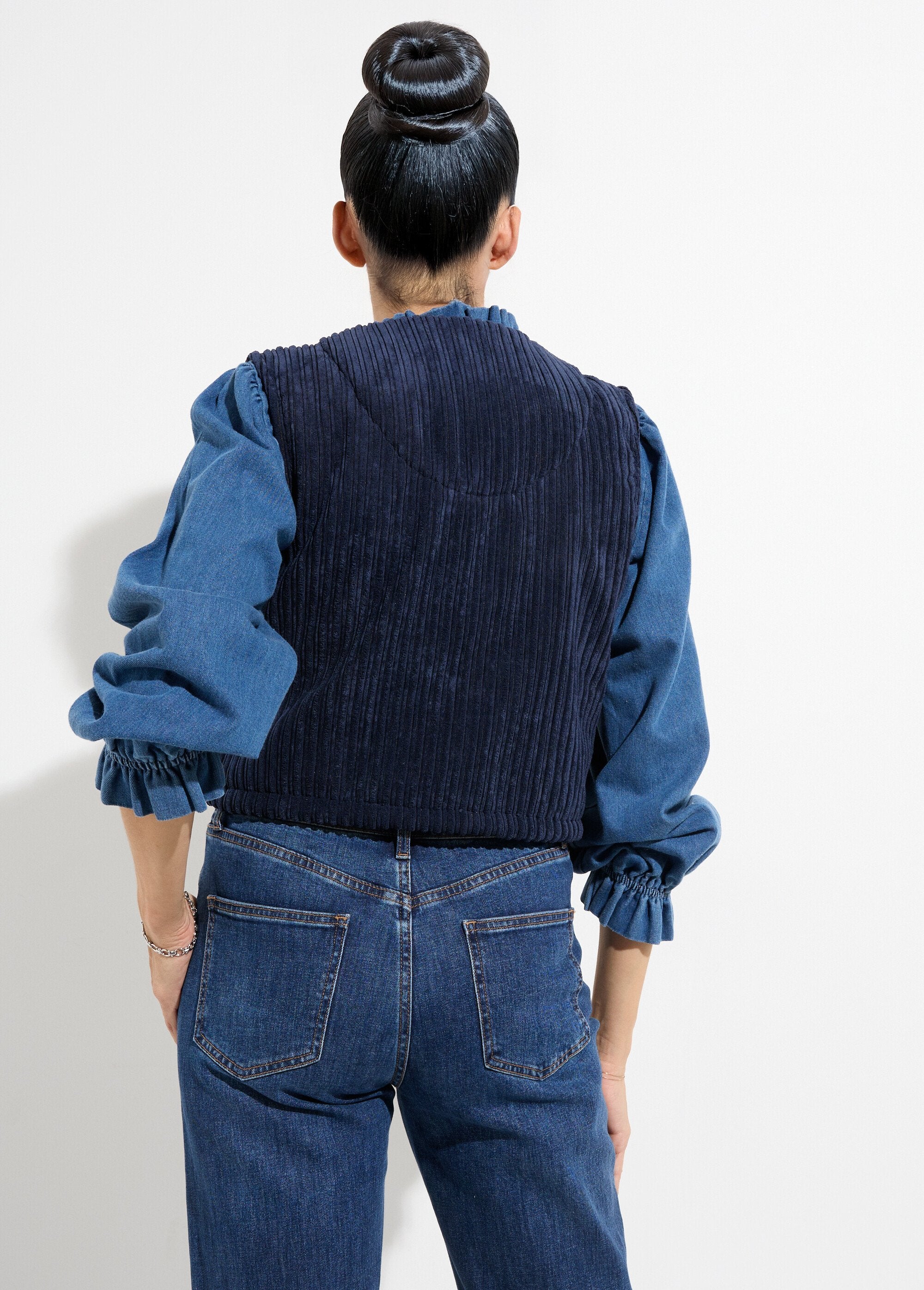 Casaco_de_veludo_sem_mangas_com_decote_em_V_e_fecho_de_correr_Marine_DO1_slim