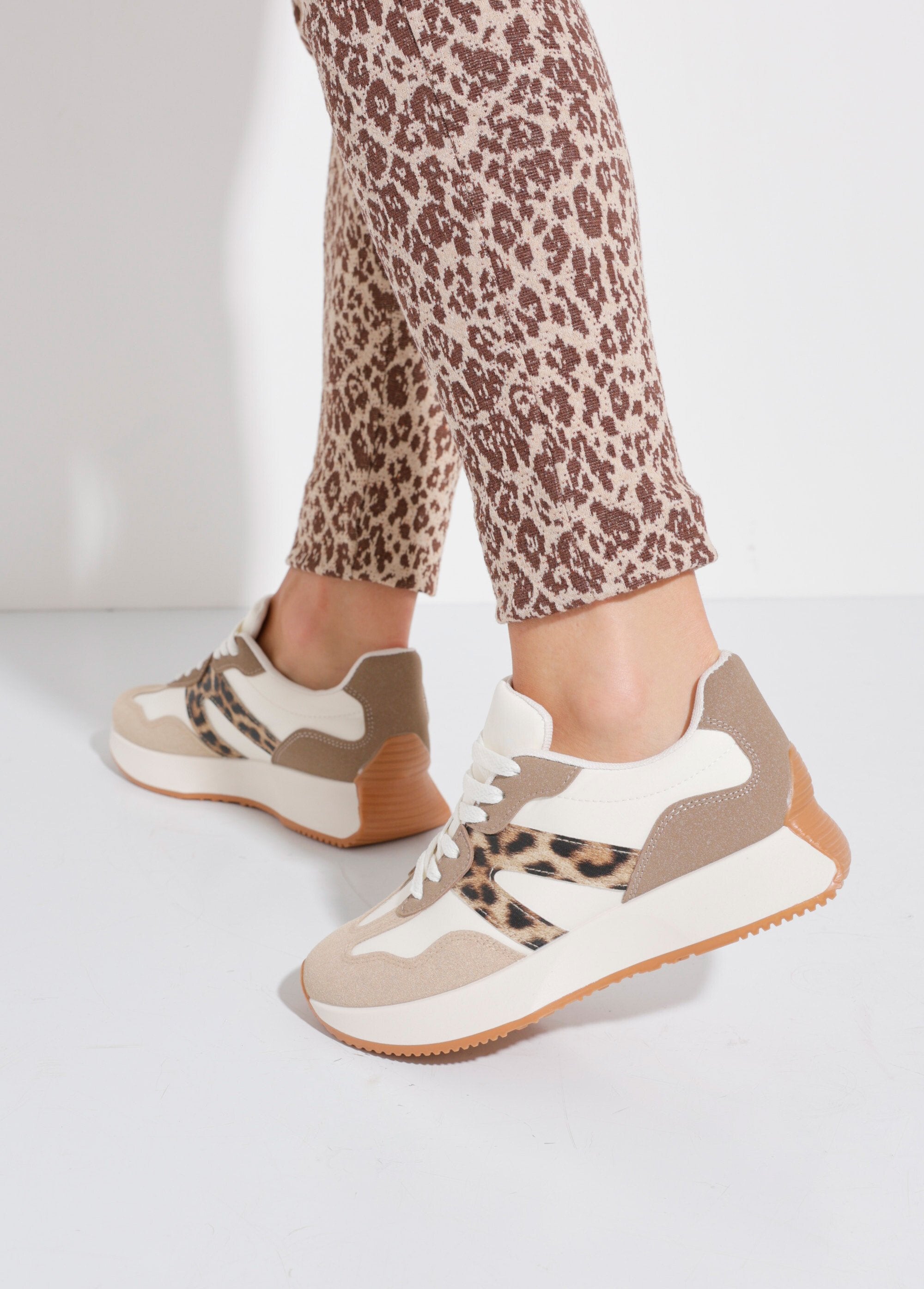 Sapatilhas_jogger_com_plataforma_Leopard_SF1_slim