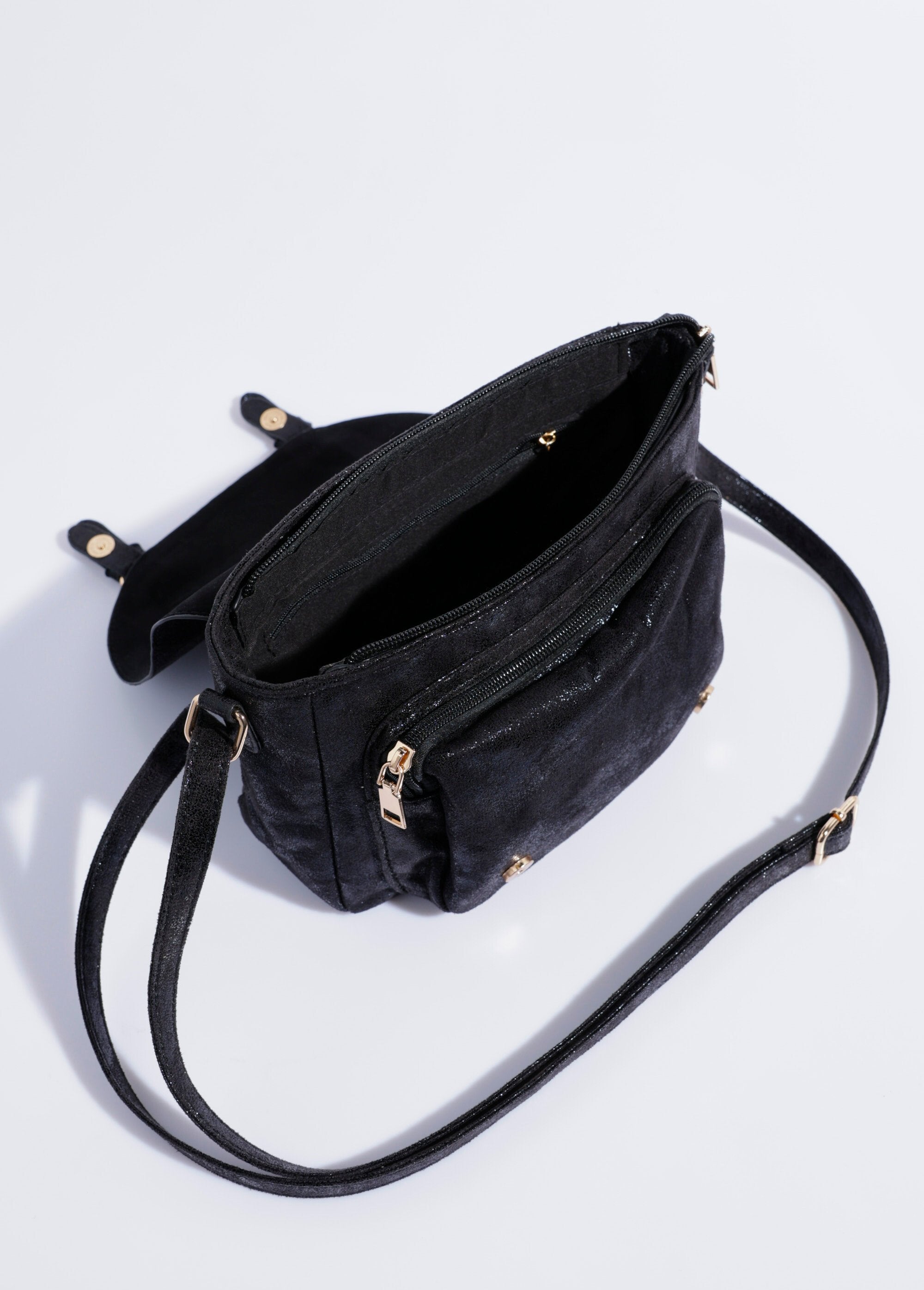Bolsa_iridescente_com_aba_e_2_fivelas_Noir_DE1_slim