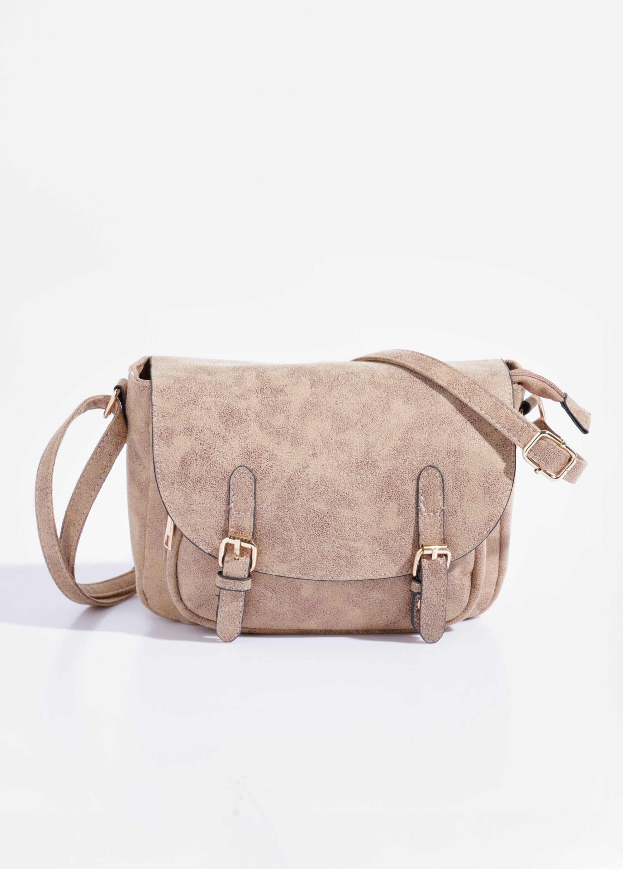Bolsa_iridescente_com_aba_e_2_fivelas_Beige_FA1_slim