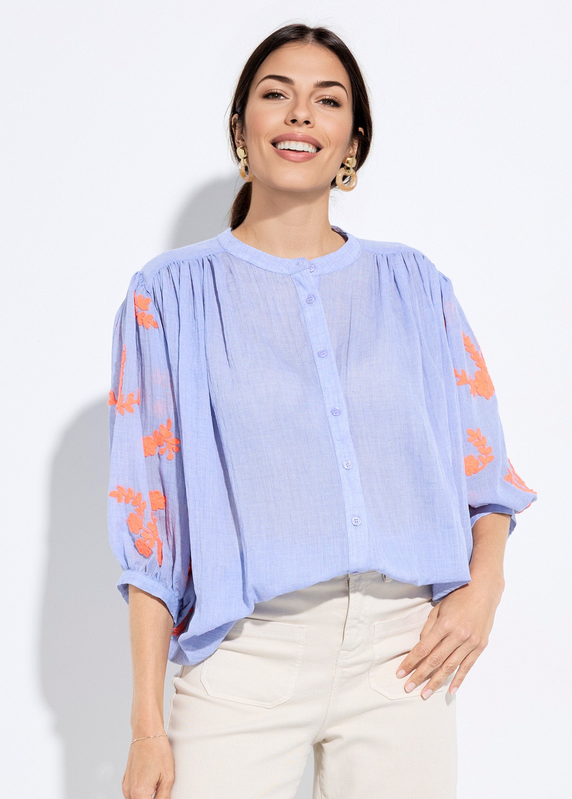 Blouse_chambray,_broderies_contrastantes_Bleu_FA1_slim