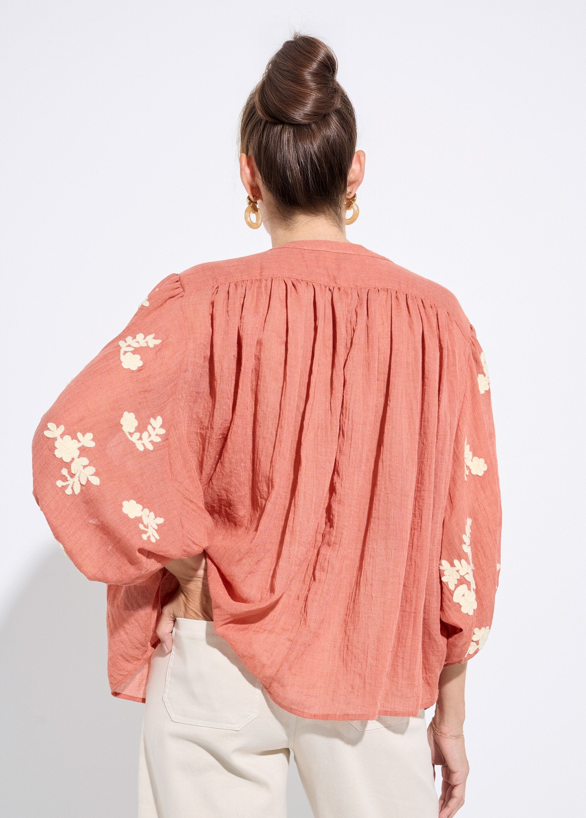 Blouse_chambray,_broderies_contrastantes_Brique_DO1_slim