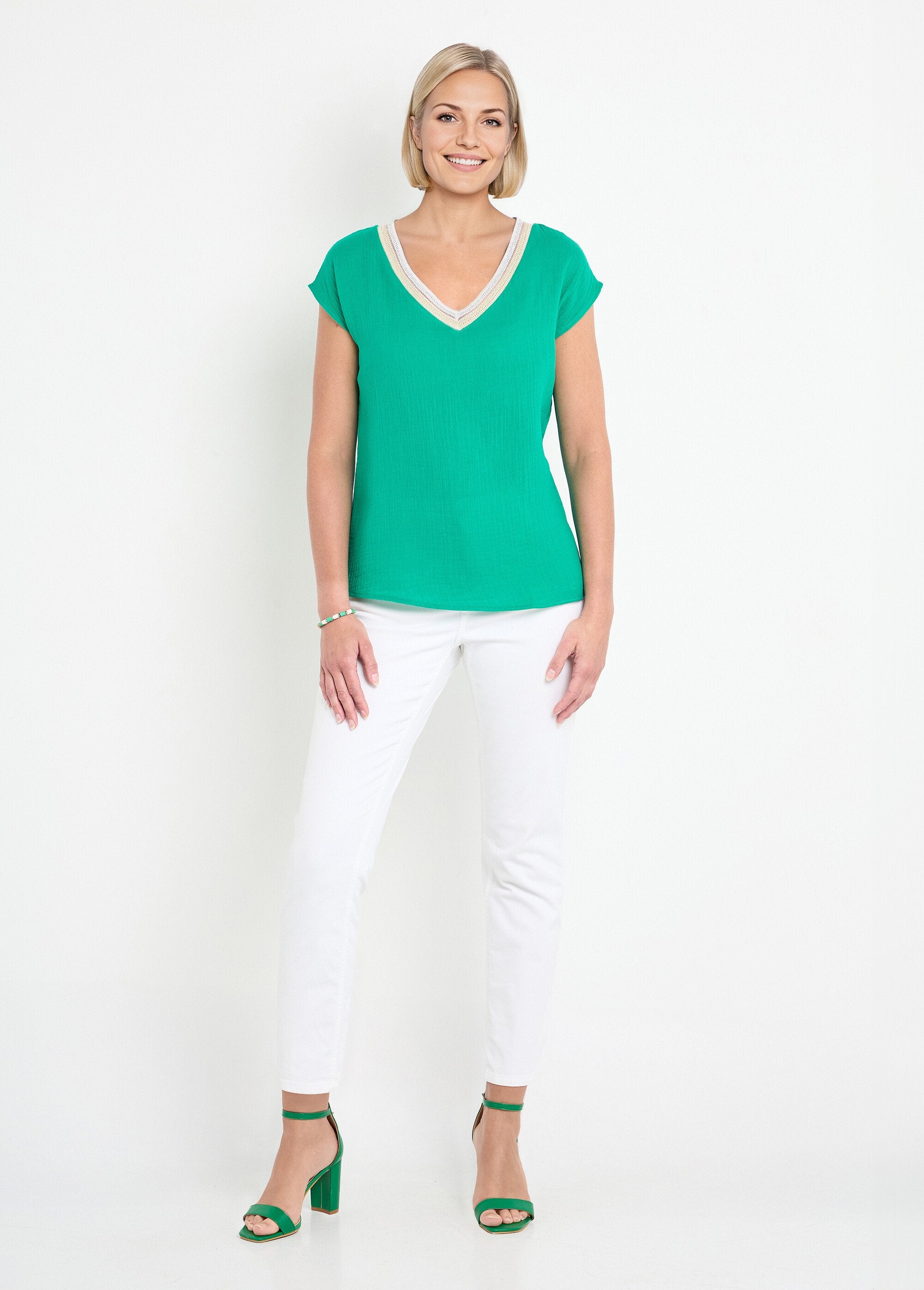 Blouse_gaze_de_coton_avec_galon_col_V_Vert_SF1_slim