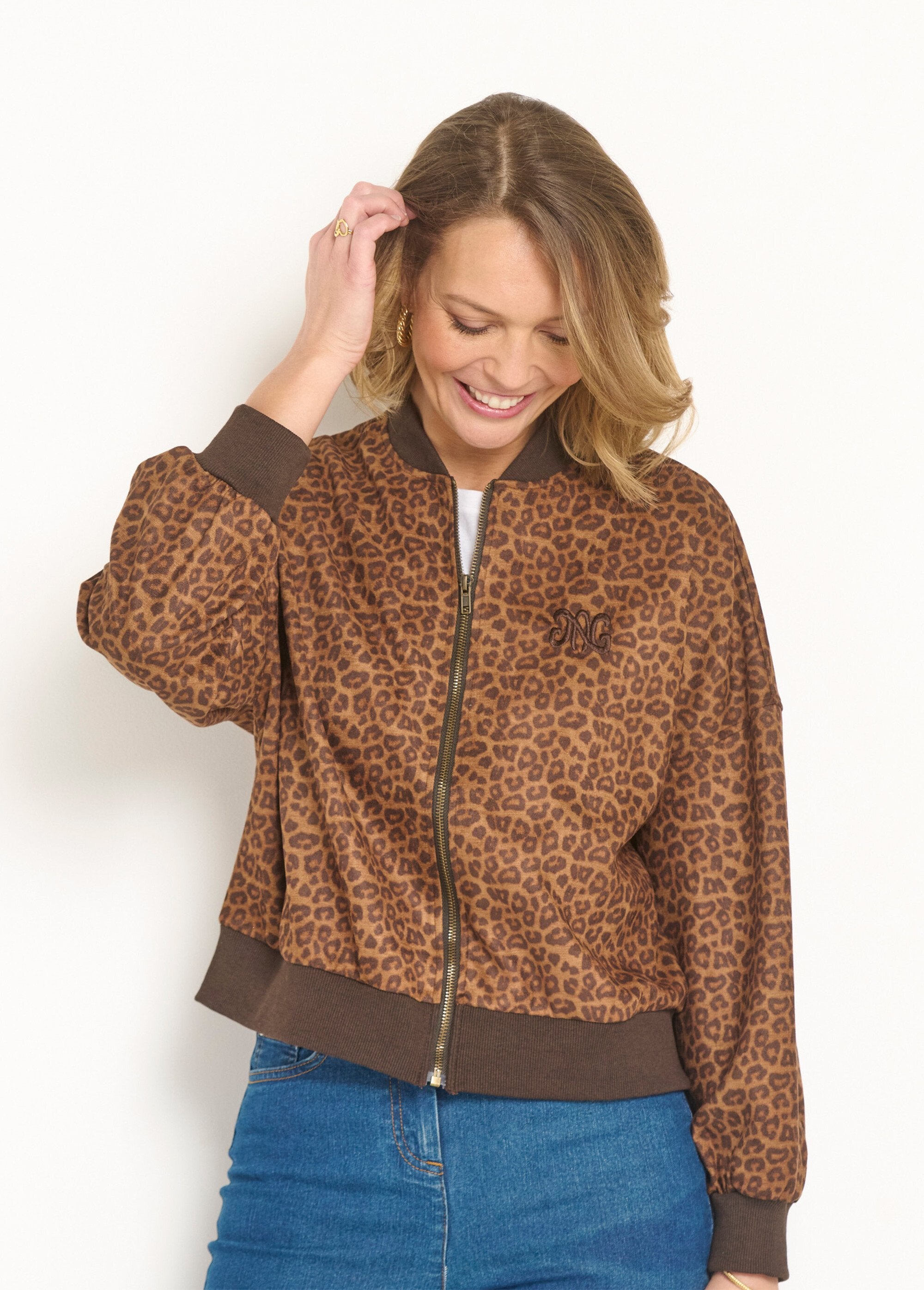 Jaqueta_com_zíper_estilo_teddy_com_estampa_de_leopardo_Leopard_FA1_slim