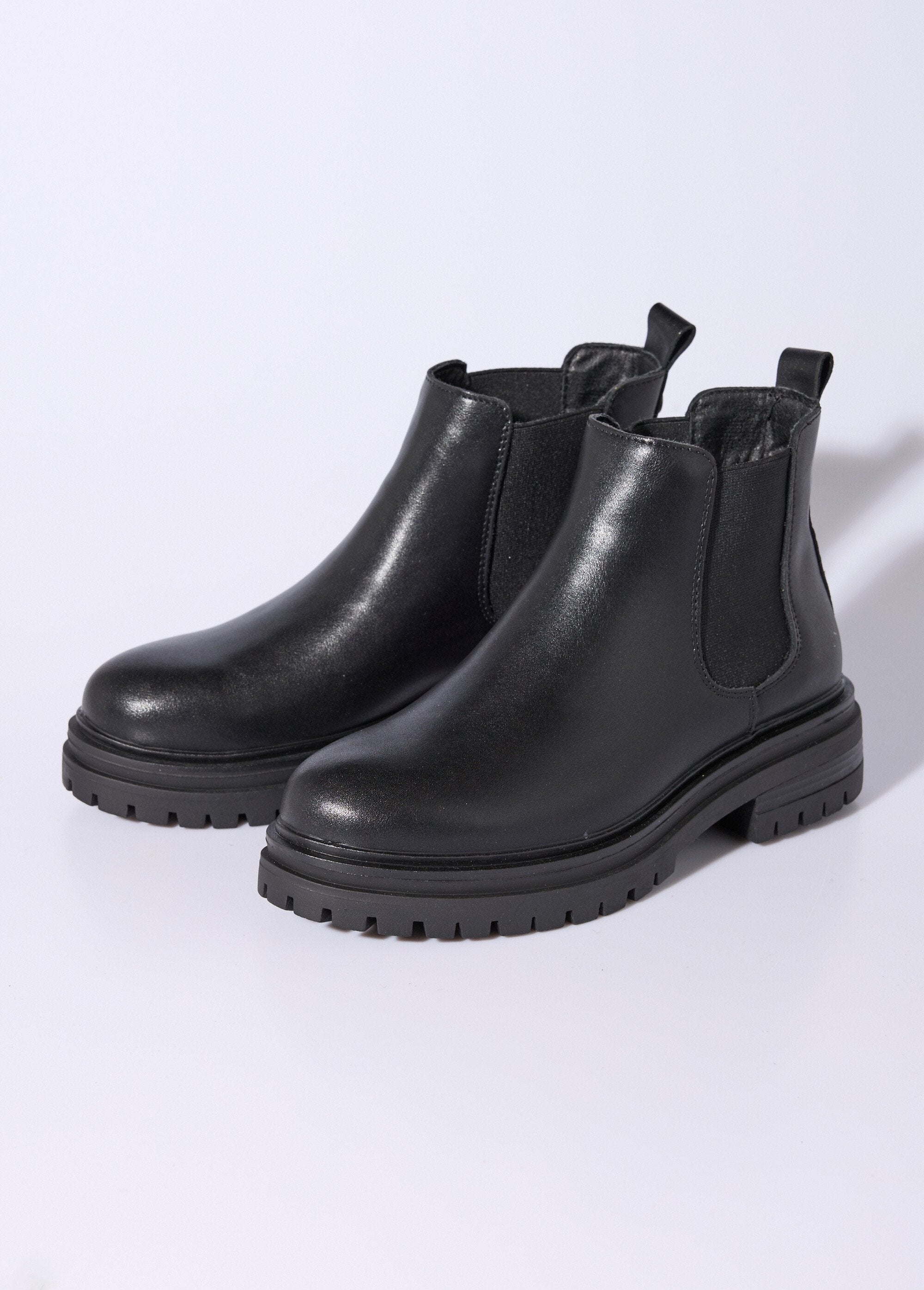 Boots_Chelsea_cuir_avec_semelle_épaisse_Noir_DE1_slim