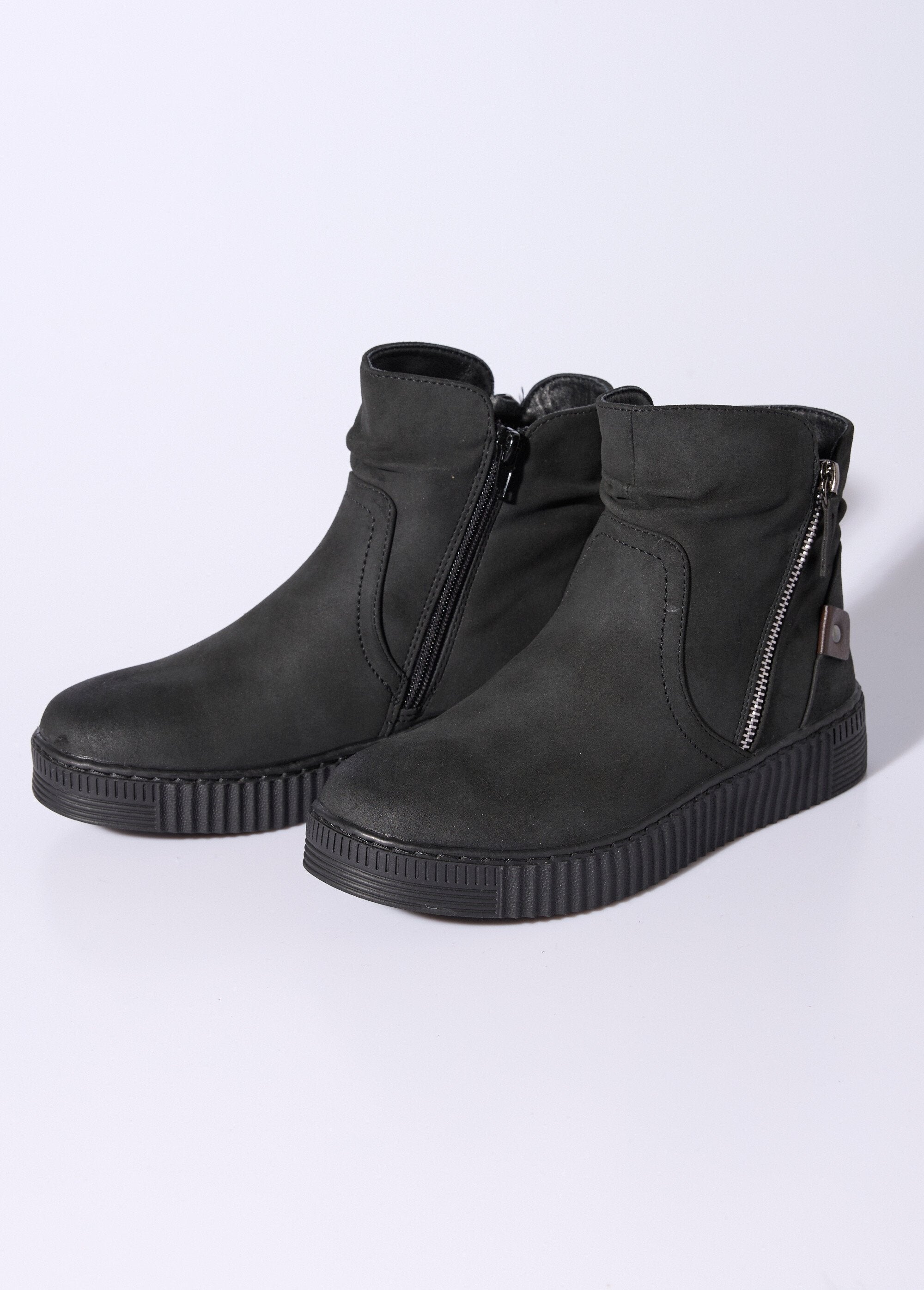 Boots_suédées_avec_semelle_compensée_Noir_DE1_slim